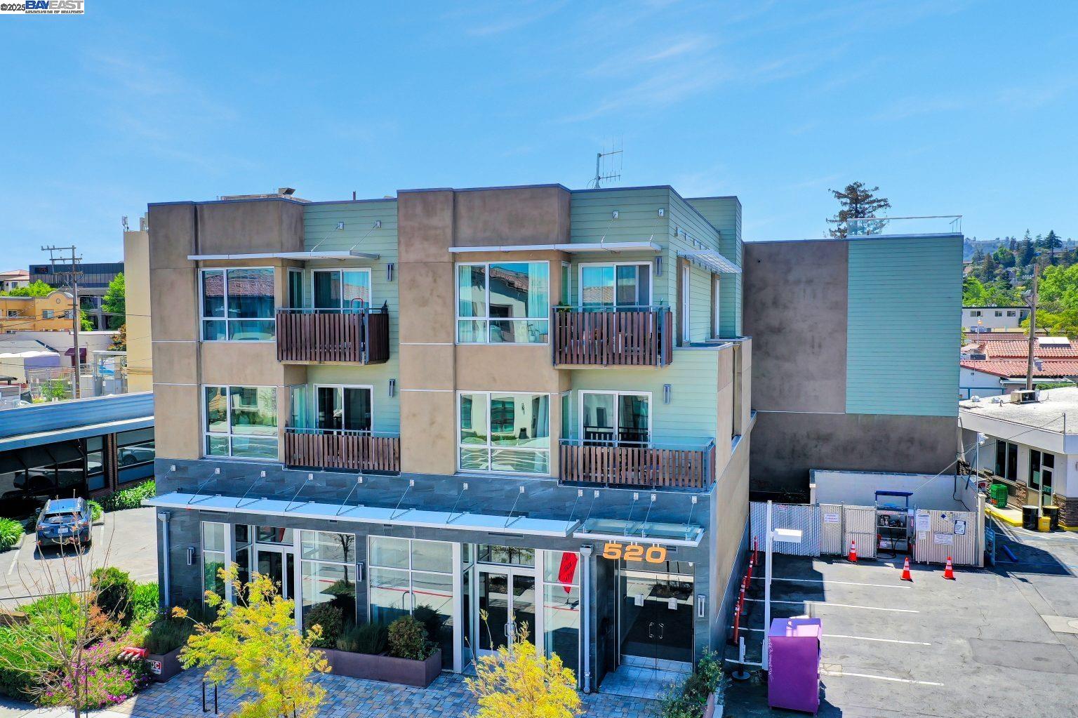 Detail Gallery Image 2 of 25 For 520 El Camino Real #307,  San Carlos,  CA 94070 - 2 Beds | 2 Baths