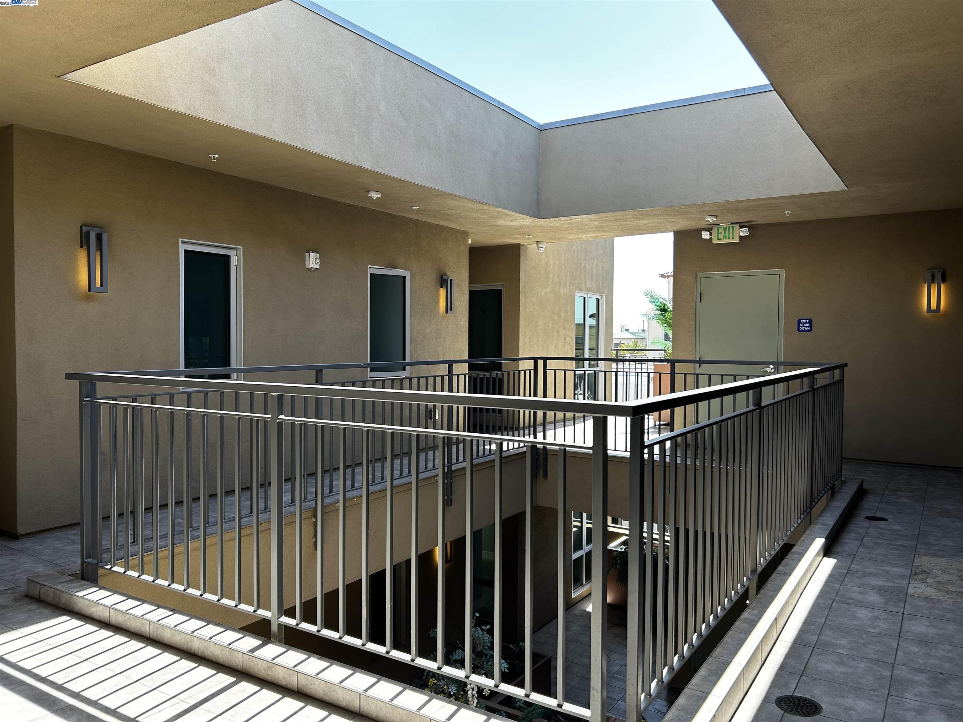 Detail Gallery Image 13 of 25 For 520 El Camino Real #307,  San Carlos,  CA 94070 - 2 Beds | 2 Baths