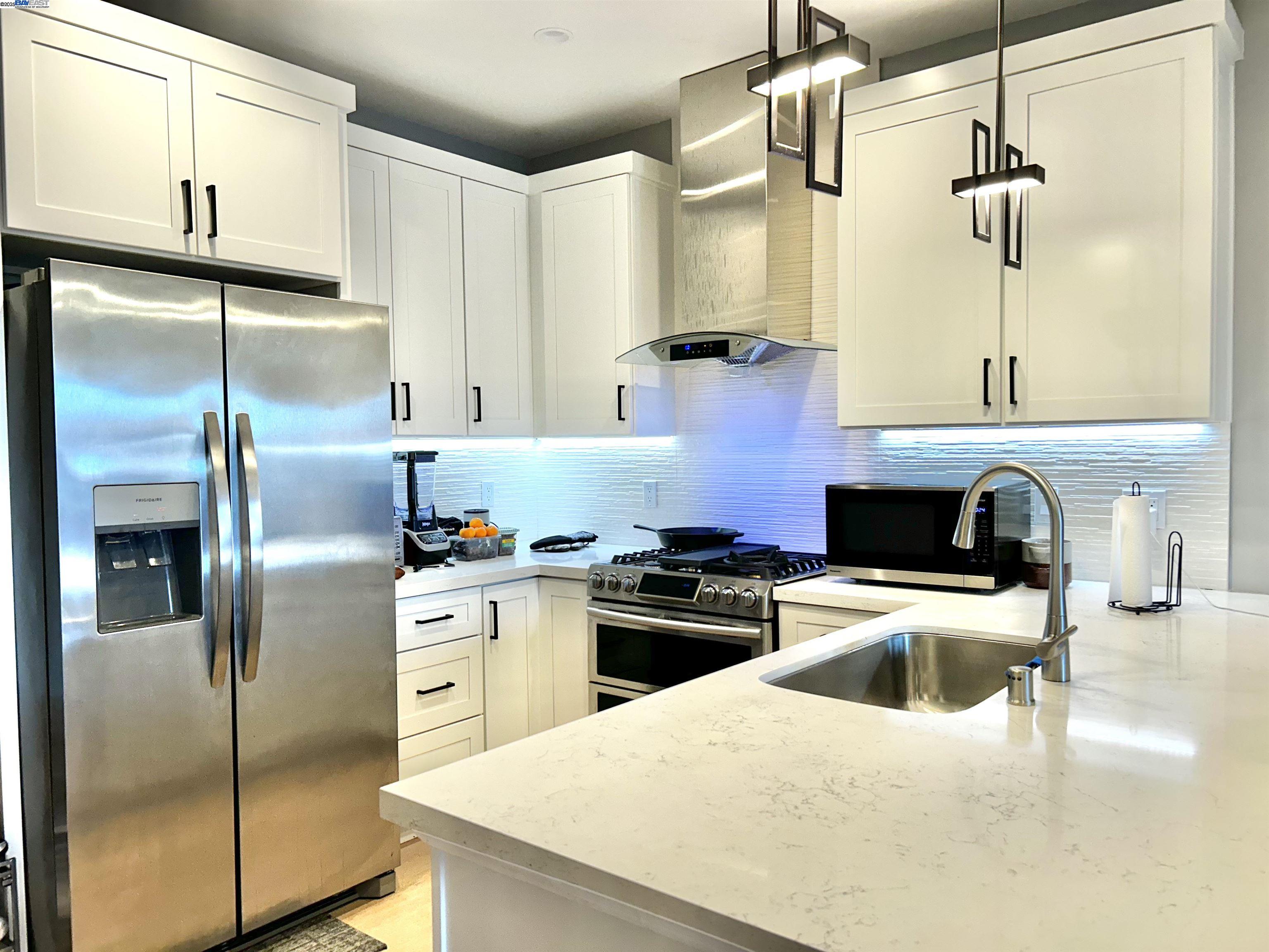 Detail Gallery Image 3 of 25 For 520 El Camino Real #307,  San Carlos,  CA 94070 - 2 Beds | 2 Baths
