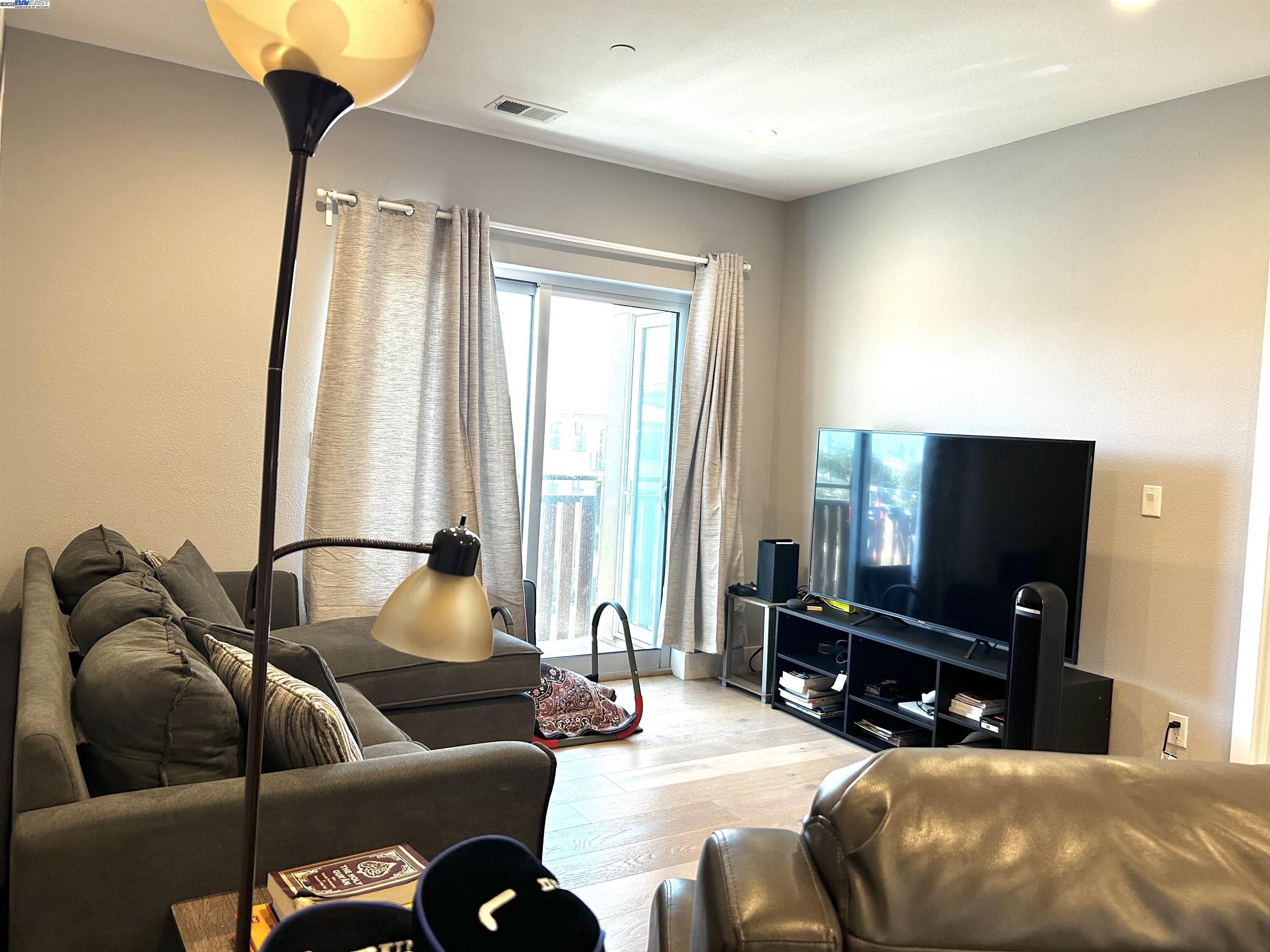 Detail Gallery Image 6 of 25 For 520 El Camino Real #307,  San Carlos,  CA 94070 - 2 Beds | 2 Baths