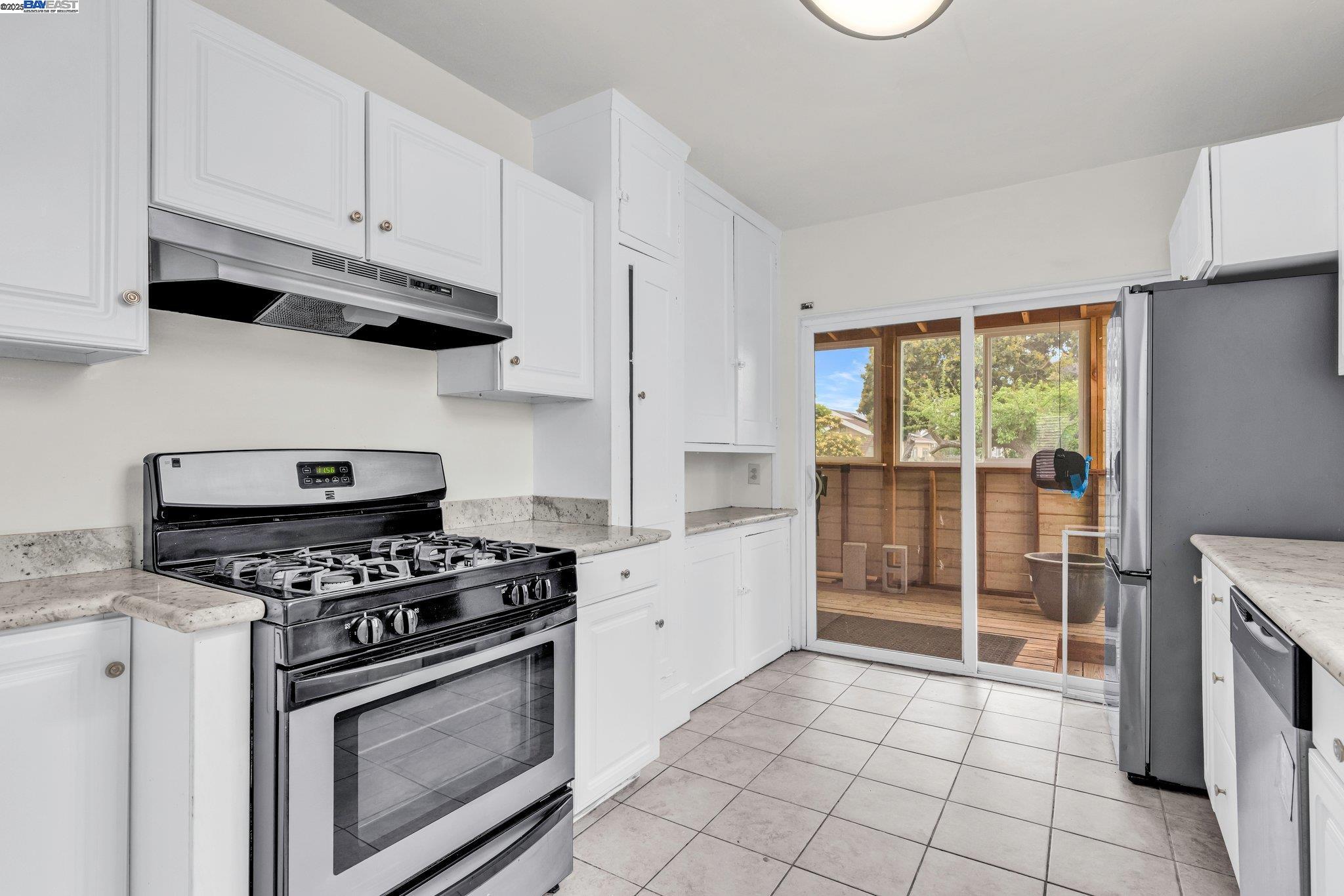 Detail Gallery Image 12 of 33 For 1752 100th Ave, Oakland,  CA 94603 - 1 Beds | 1 Baths