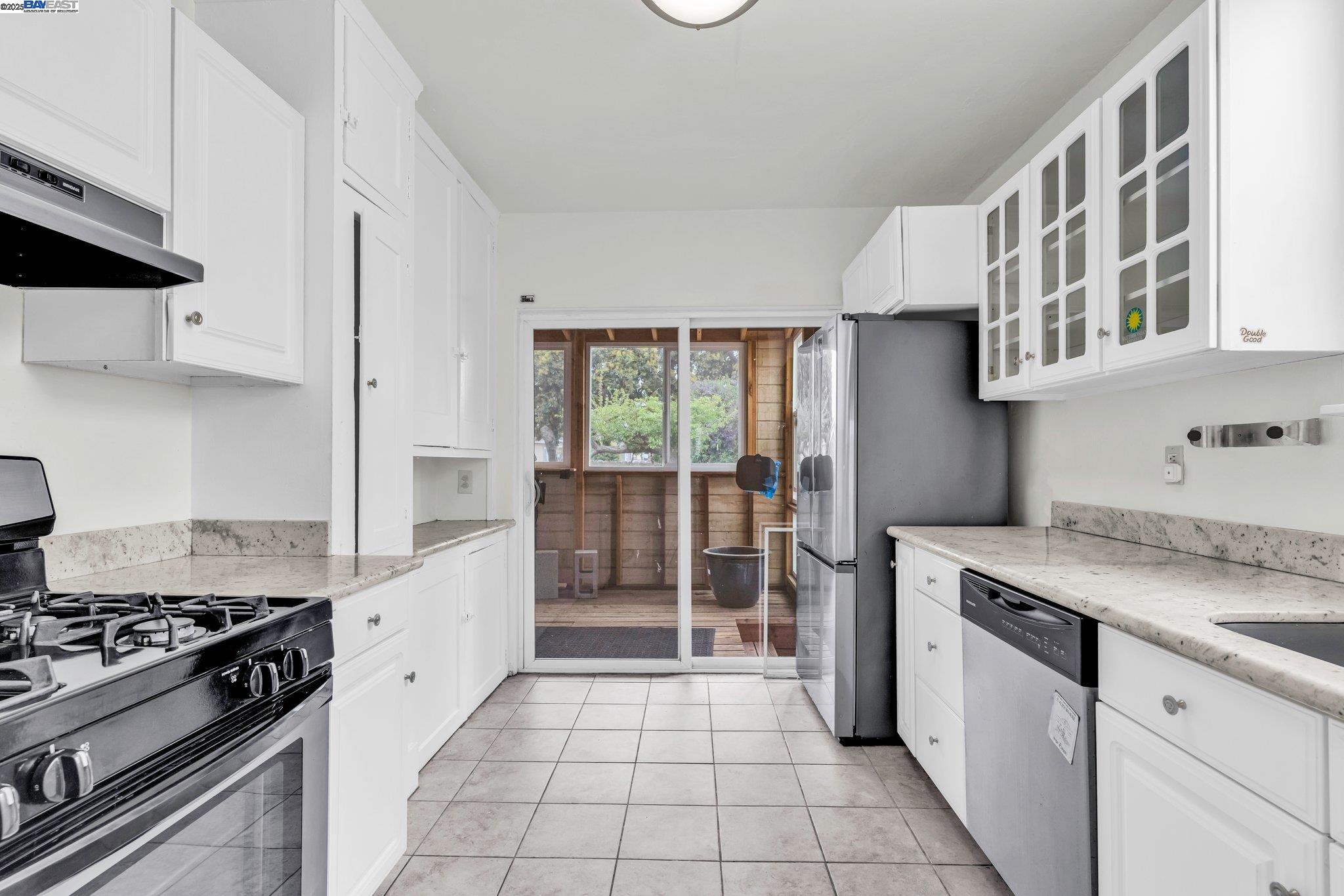 Detail Gallery Image 13 of 33 For 1752 100th Ave, Oakland,  CA 94603 - 1 Beds | 1 Baths
