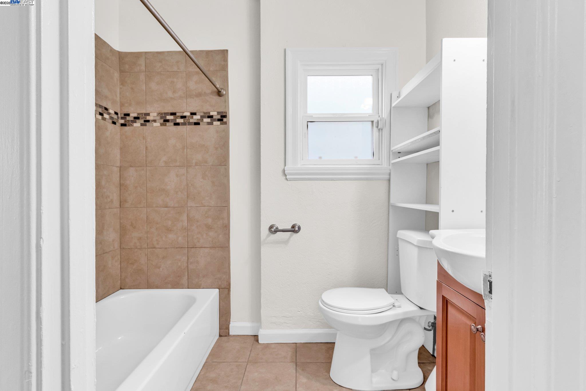 Detail Gallery Image 18 of 33 For 1752 100th Ave, Oakland,  CA 94603 - 1 Beds | 1 Baths
