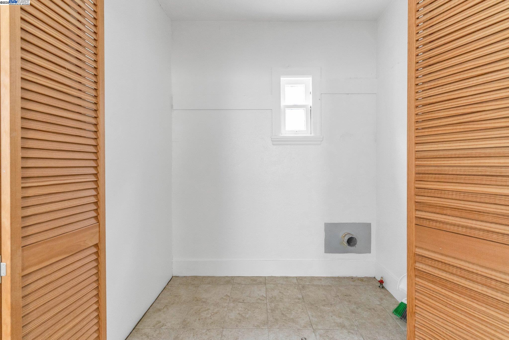 Detail Gallery Image 23 of 33 For 1752 100th Ave, Oakland,  CA 94603 - 1 Beds | 1 Baths