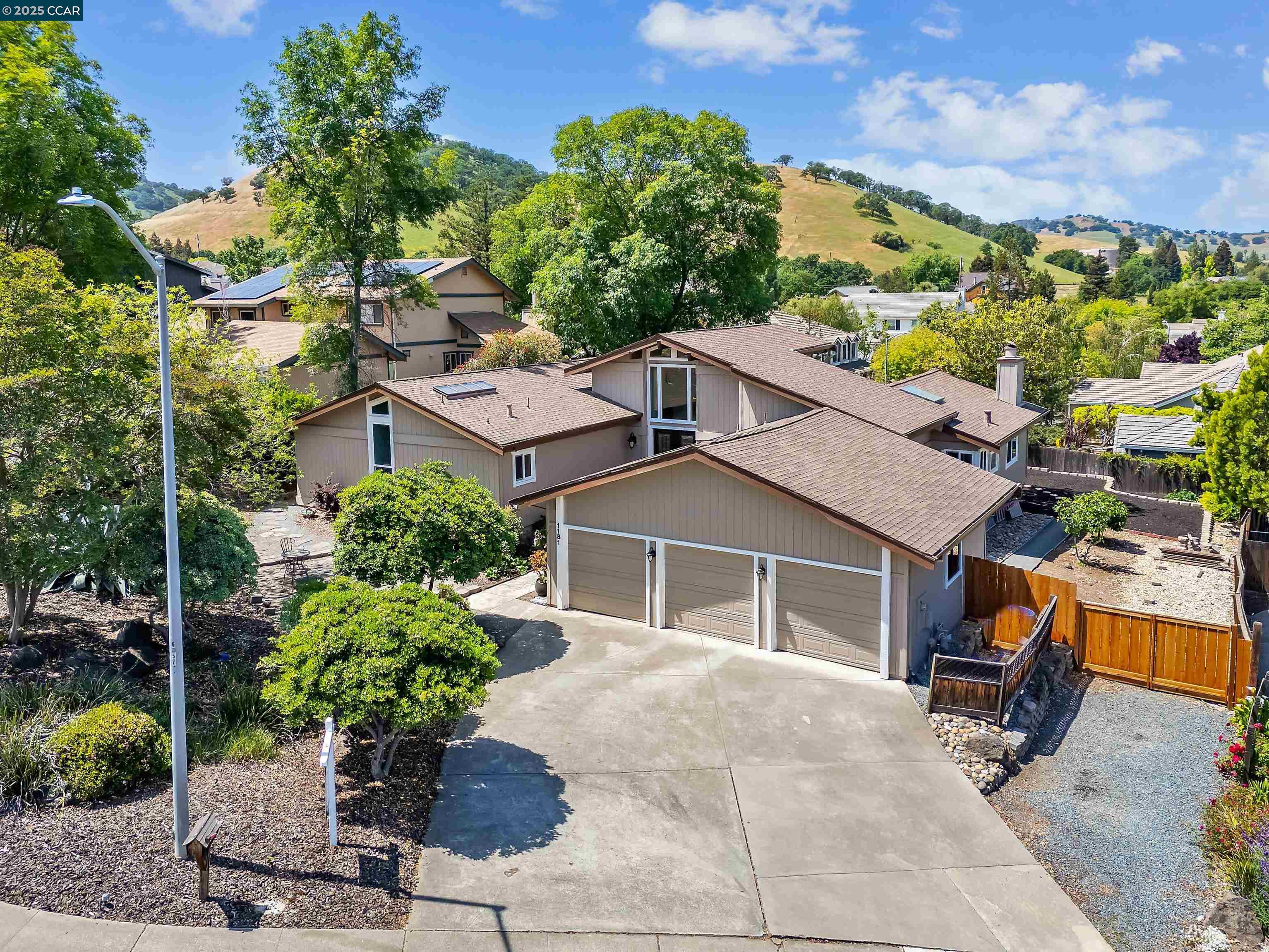 Detail Gallery Image 1 of 34 For 1181 Blue Lake Way, Concord,  CA 94521 - 4 Beds | 3 Baths