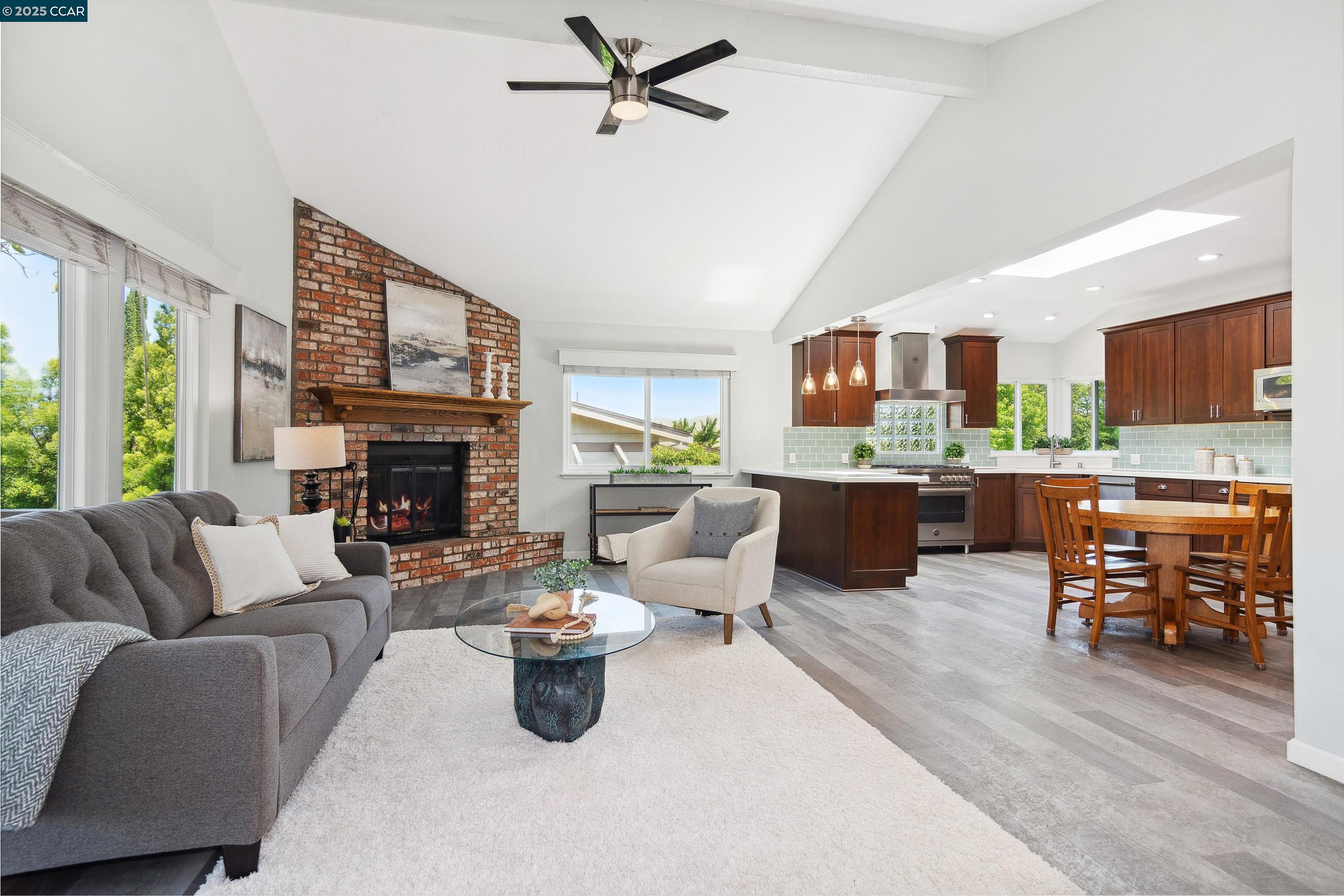 Detail Gallery Image 11 of 34 For 1181 Blue Lake Way, Concord,  CA 94521 - 4 Beds | 3 Baths