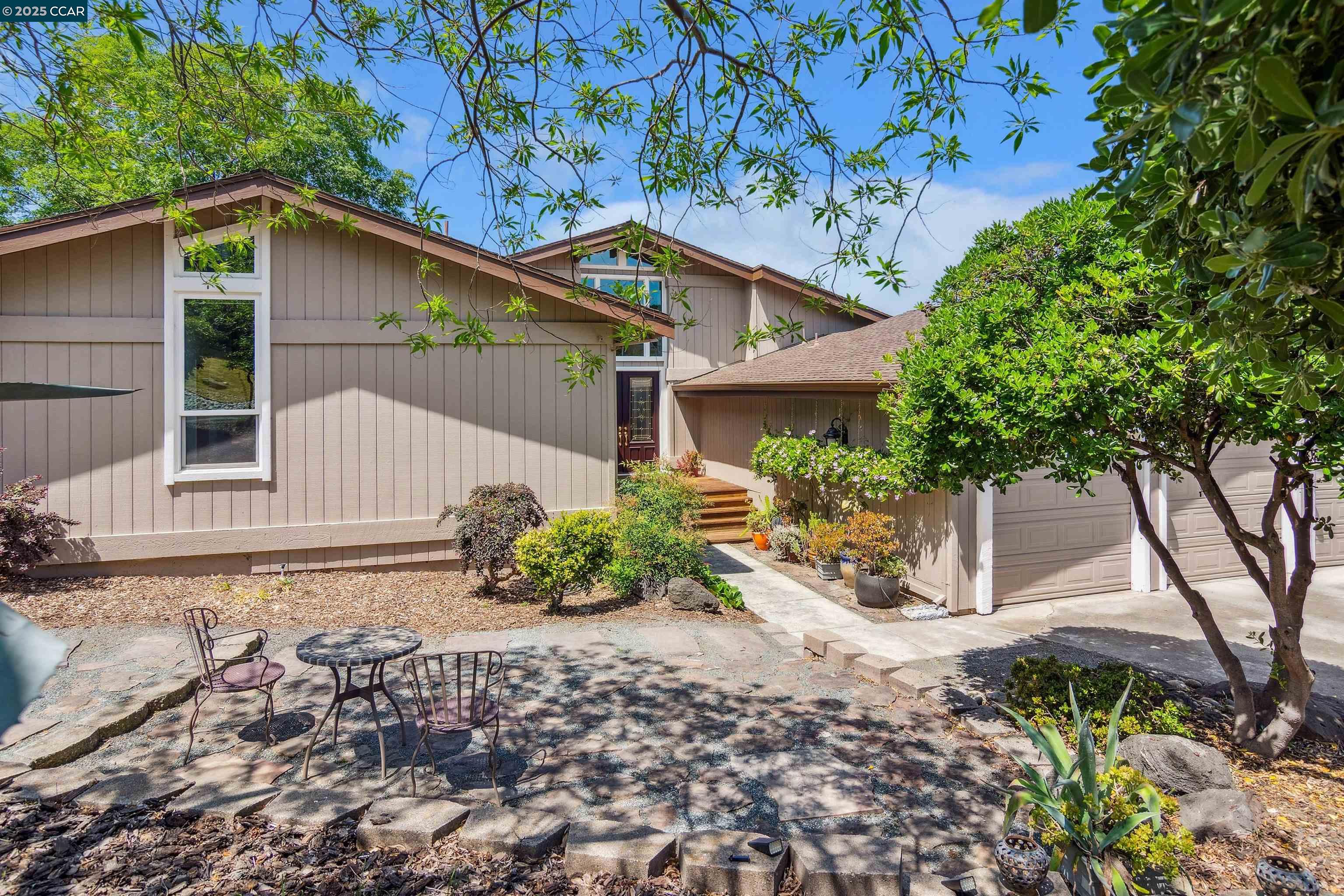 Detail Gallery Image 5 of 34 For 1181 Blue Lake Way, Concord,  CA 94521 - 4 Beds | 3 Baths