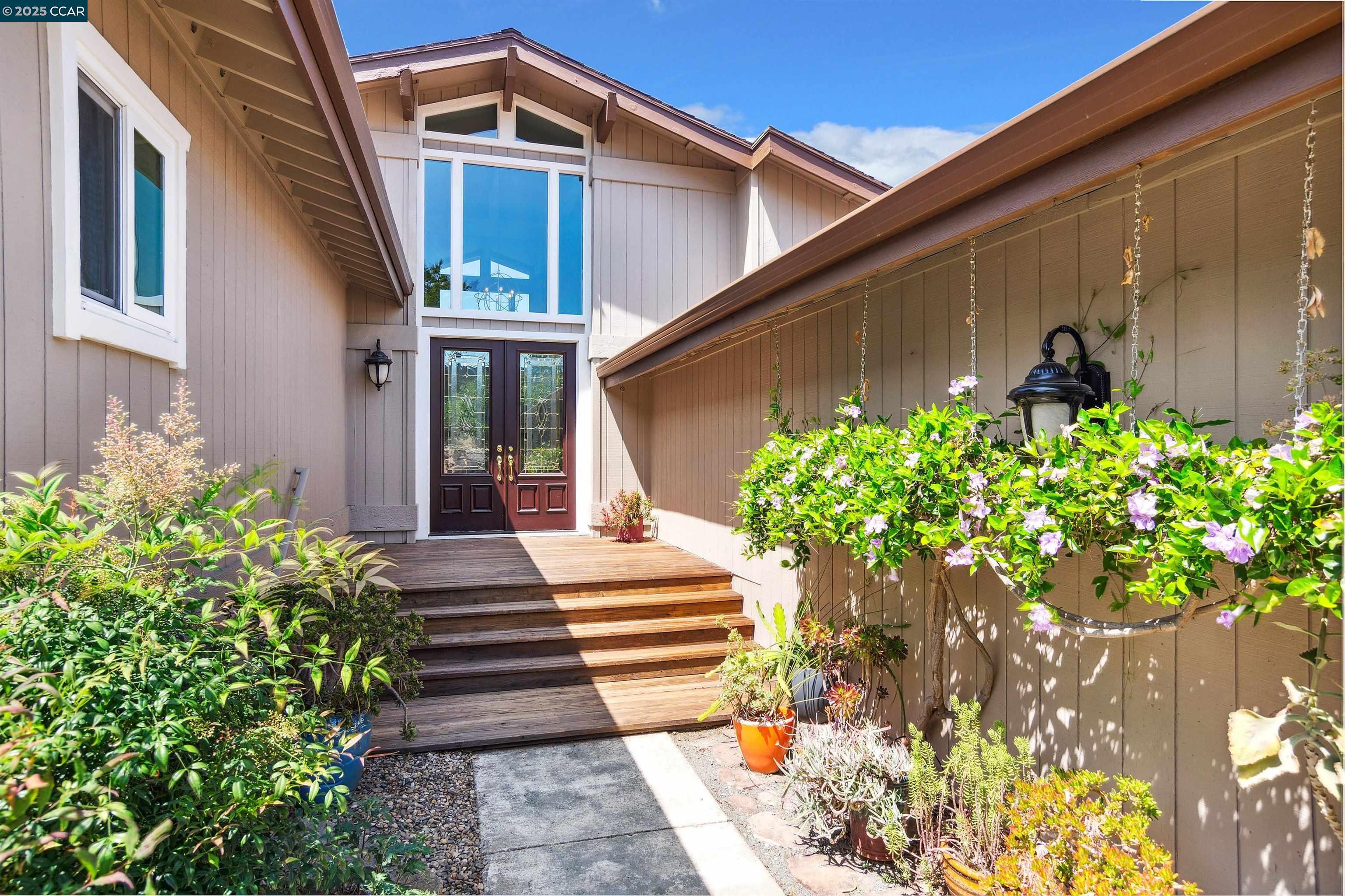 Detail Gallery Image 6 of 34 For 1181 Blue Lake Way, Concord,  CA 94521 - 4 Beds | 3 Baths