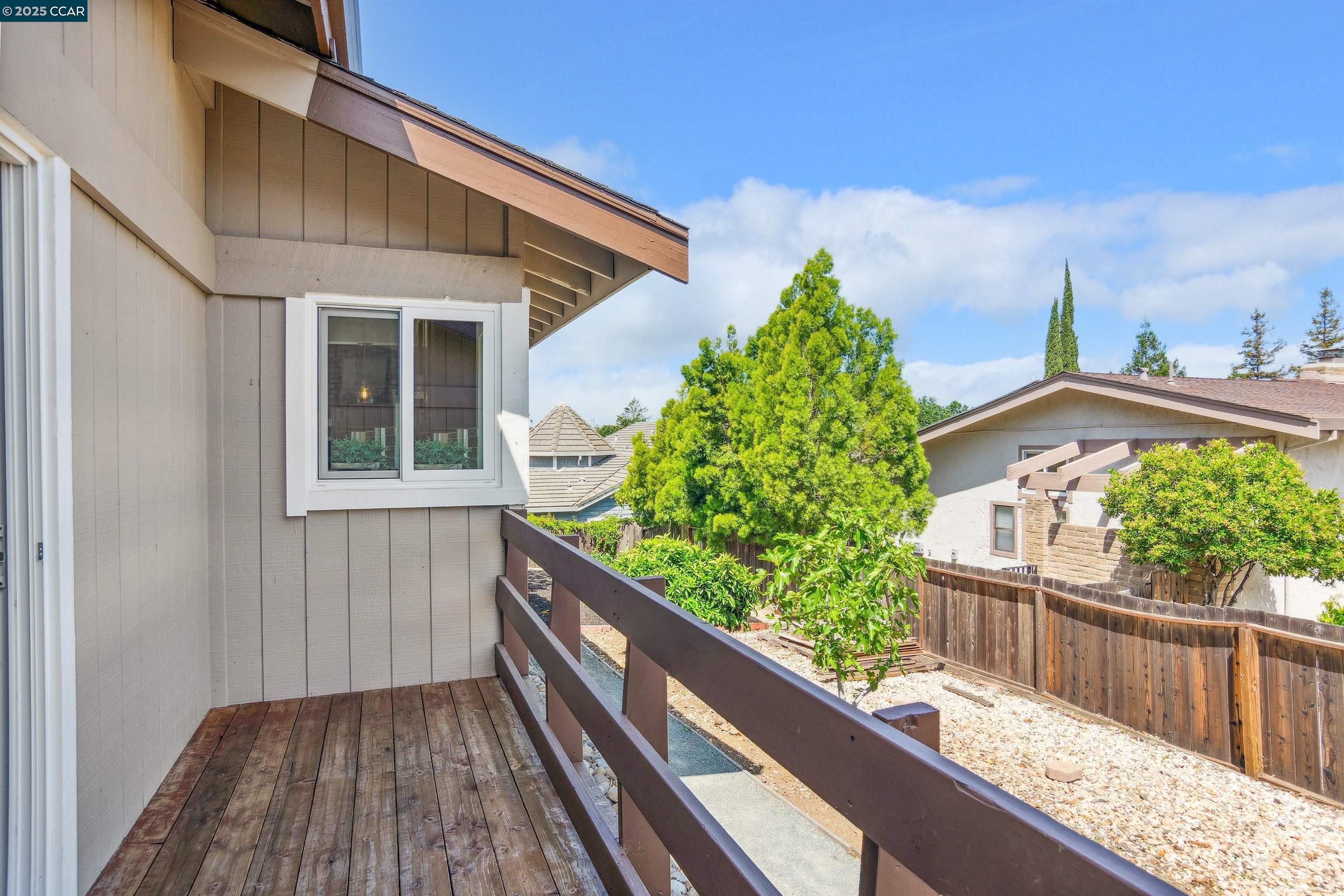 Detail Gallery Image 10 of 34 For 1181 Blue Lake Way, Concord,  CA 94521 - 4 Beds | 3 Baths