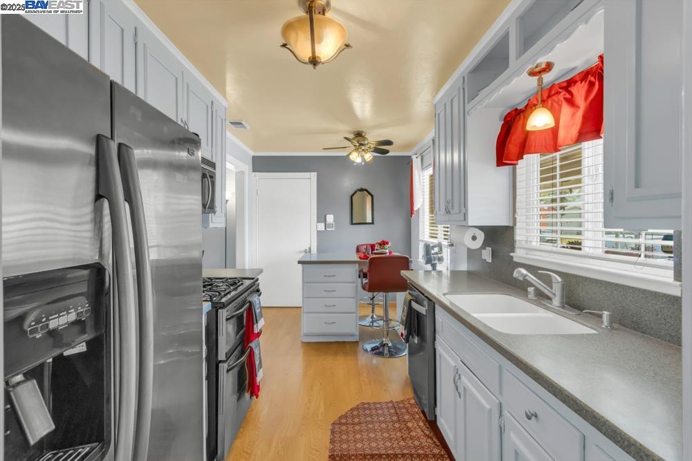 Detail Gallery Image 11 of 35 For 4705 B Pkwy, Sacramento,  CA 95823 - 3 Beds | 2 Baths