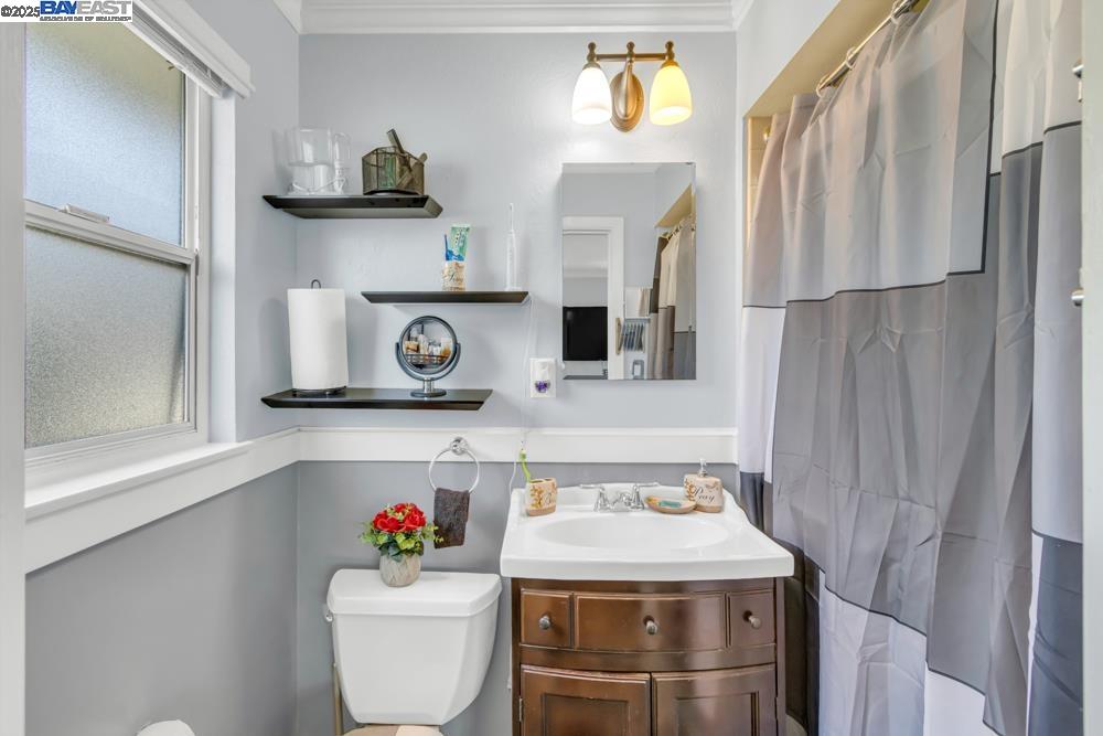 Detail Gallery Image 14 of 35 For 4705 B Pkwy, Sacramento,  CA 95823 - 3 Beds | 2 Baths