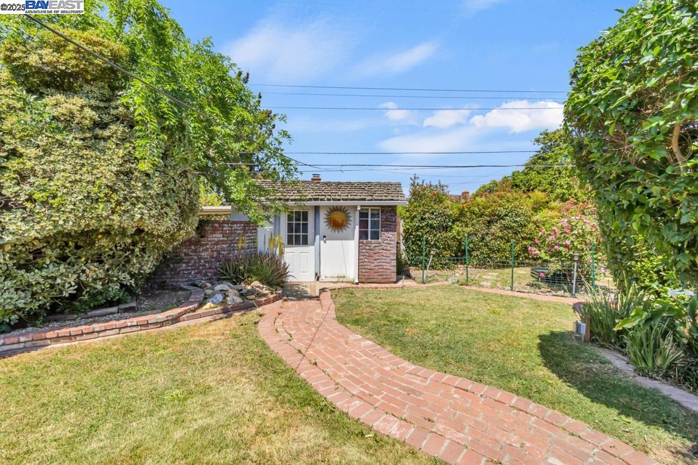 Detail Gallery Image 25 of 35 For 4705 B Pkwy, Sacramento,  CA 95823 - 3 Beds | 2 Baths