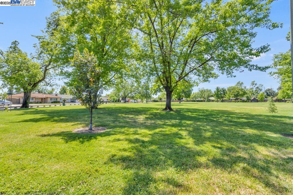 Detail Gallery Image 28 of 35 For 4705 B Pkwy, Sacramento,  CA 95823 - 3 Beds | 2 Baths