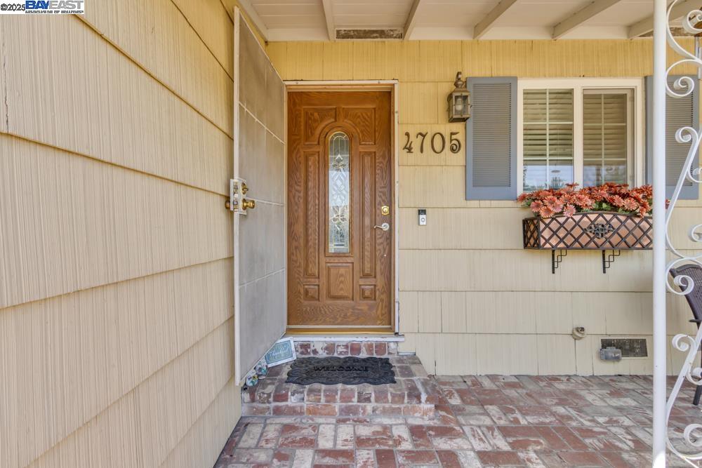 Detail Gallery Image 4 of 35 For 4705 B Pkwy, Sacramento,  CA 95823 - 3 Beds | 2 Baths
