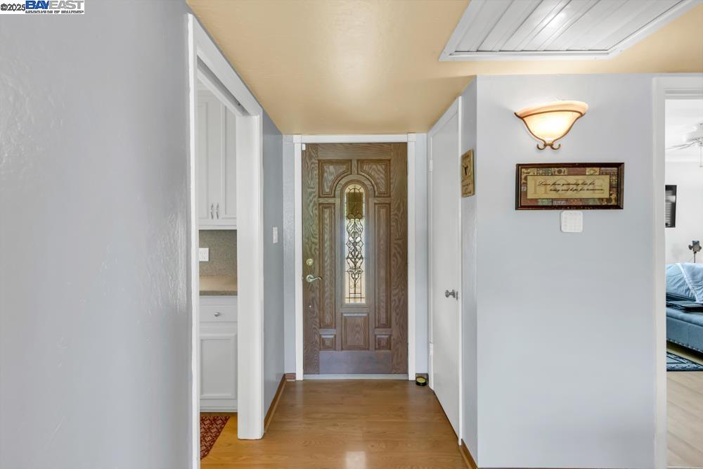 Detail Gallery Image 5 of 35 For 4705 B Pkwy, Sacramento,  CA 95823 - 3 Beds | 2 Baths