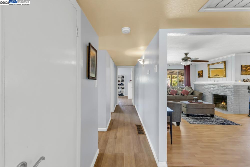 Detail Gallery Image 6 of 35 For 4705 B Pkwy, Sacramento,  CA 95823 - 3 Beds | 2 Baths