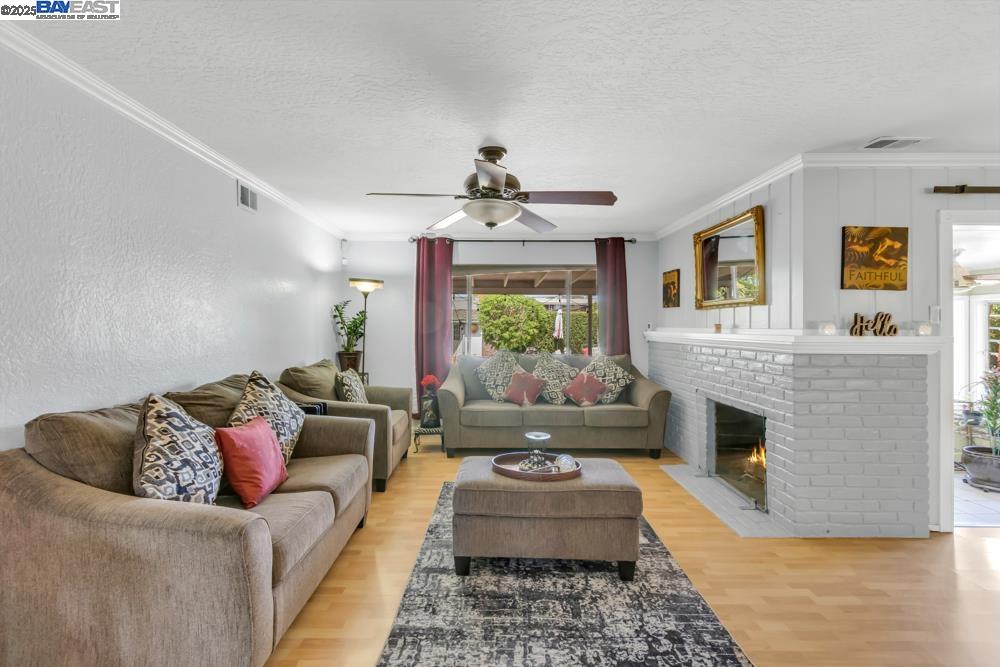 Detail Gallery Image 7 of 35 For 4705 B Pkwy, Sacramento,  CA 95823 - 3 Beds | 2 Baths