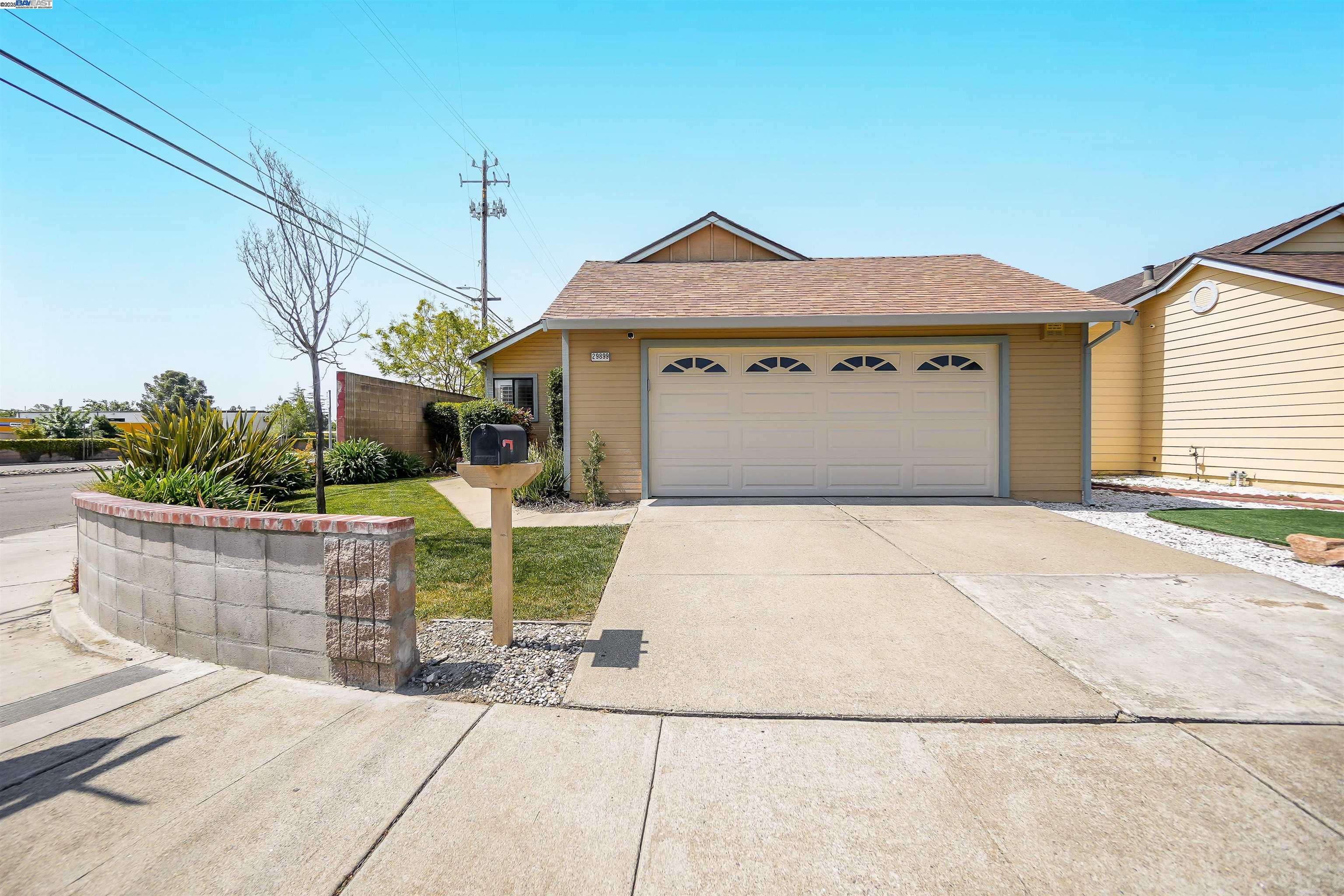 Detail Gallery Image 2 of 30 For 29899 Taylor Ave, Hayward,  CA 94544 - 3 Beds | 2 Baths