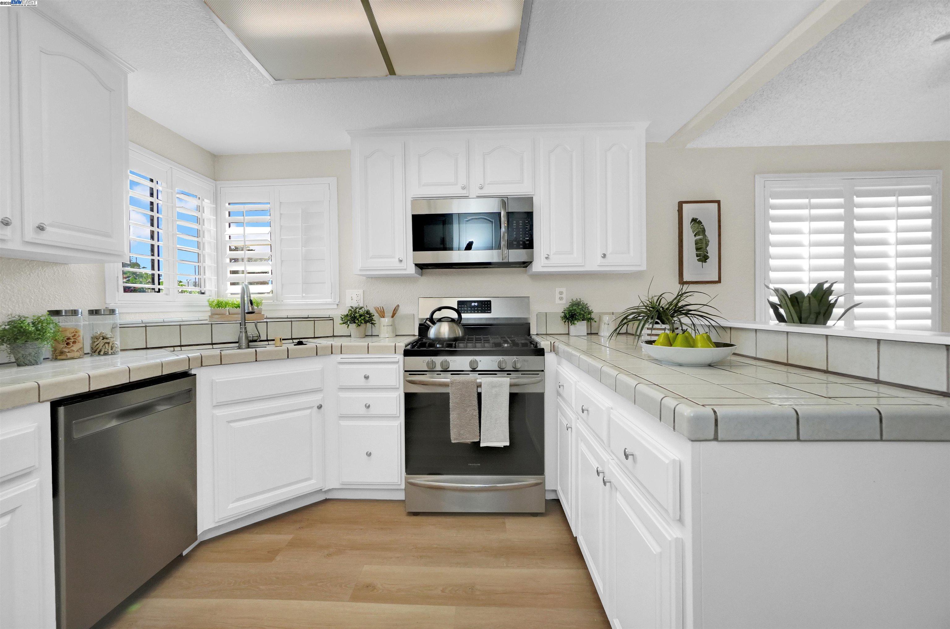 Detail Gallery Image 12 of 30 For 29899 Taylor Ave, Hayward,  CA 94544 - 3 Beds | 2 Baths