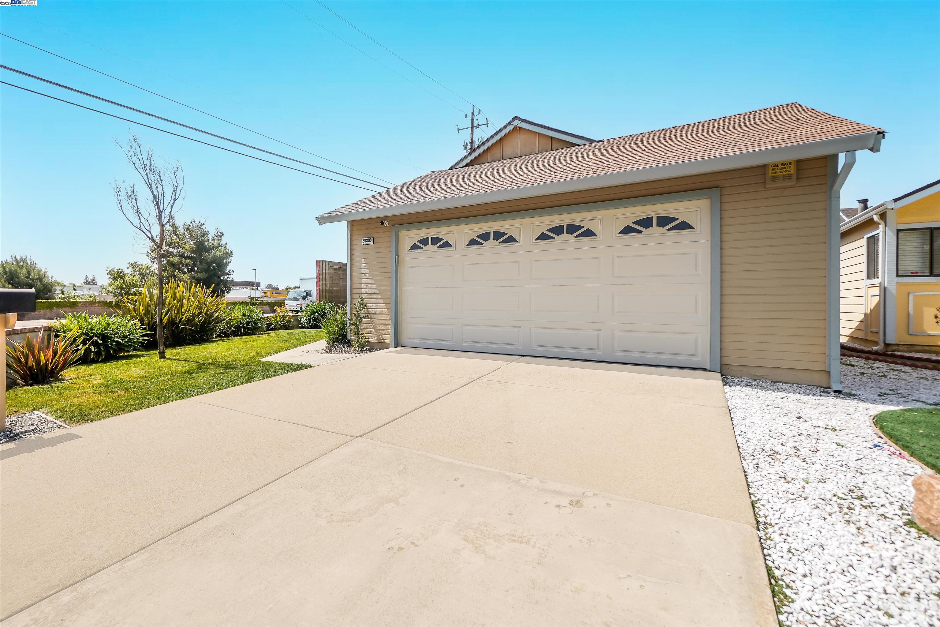 Detail Gallery Image 3 of 30 For 29899 Taylor Ave, Hayward,  CA 94544 - 3 Beds | 2 Baths