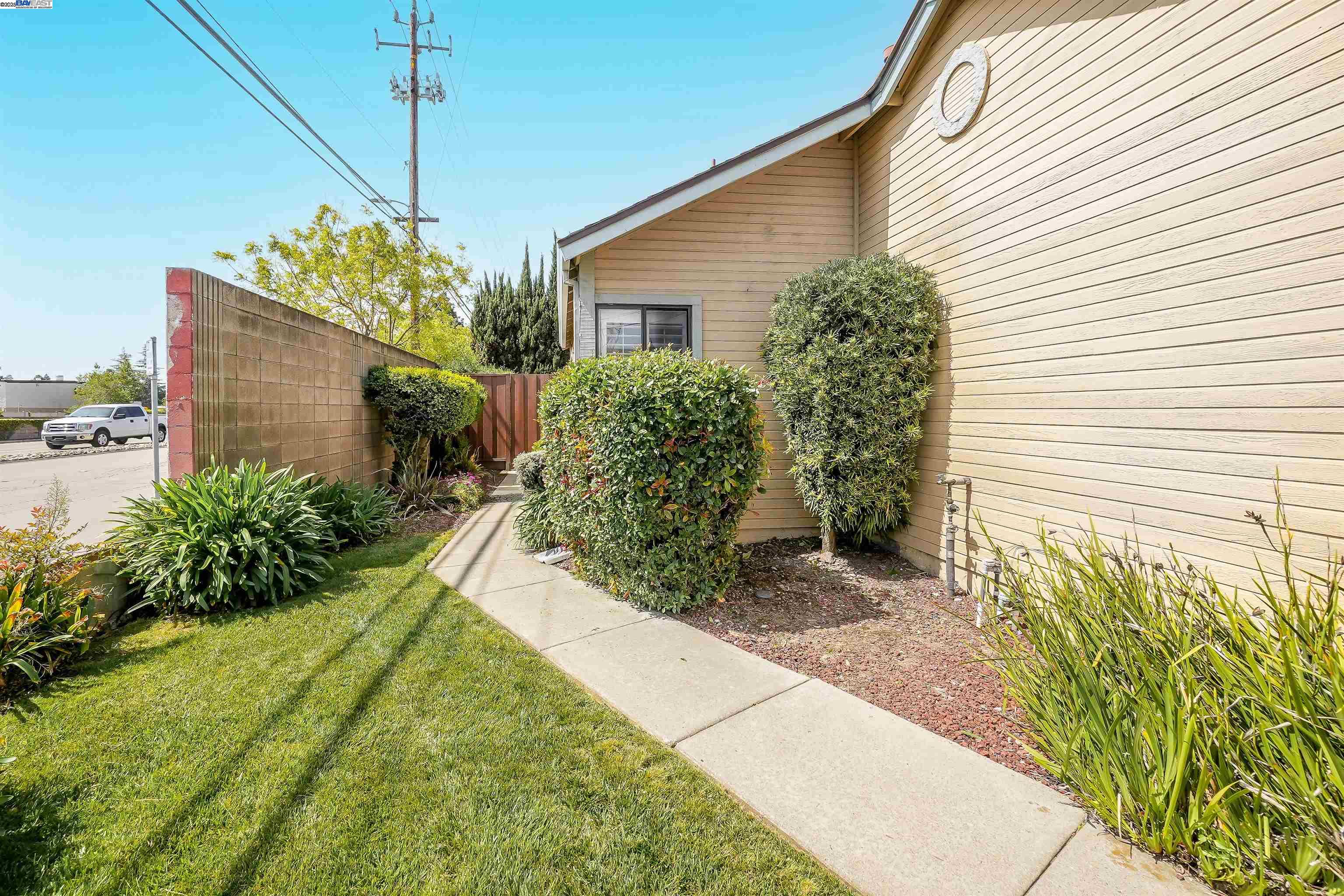 Detail Gallery Image 4 of 30 For 29899 Taylor Ave, Hayward,  CA 94544 - 3 Beds | 2 Baths