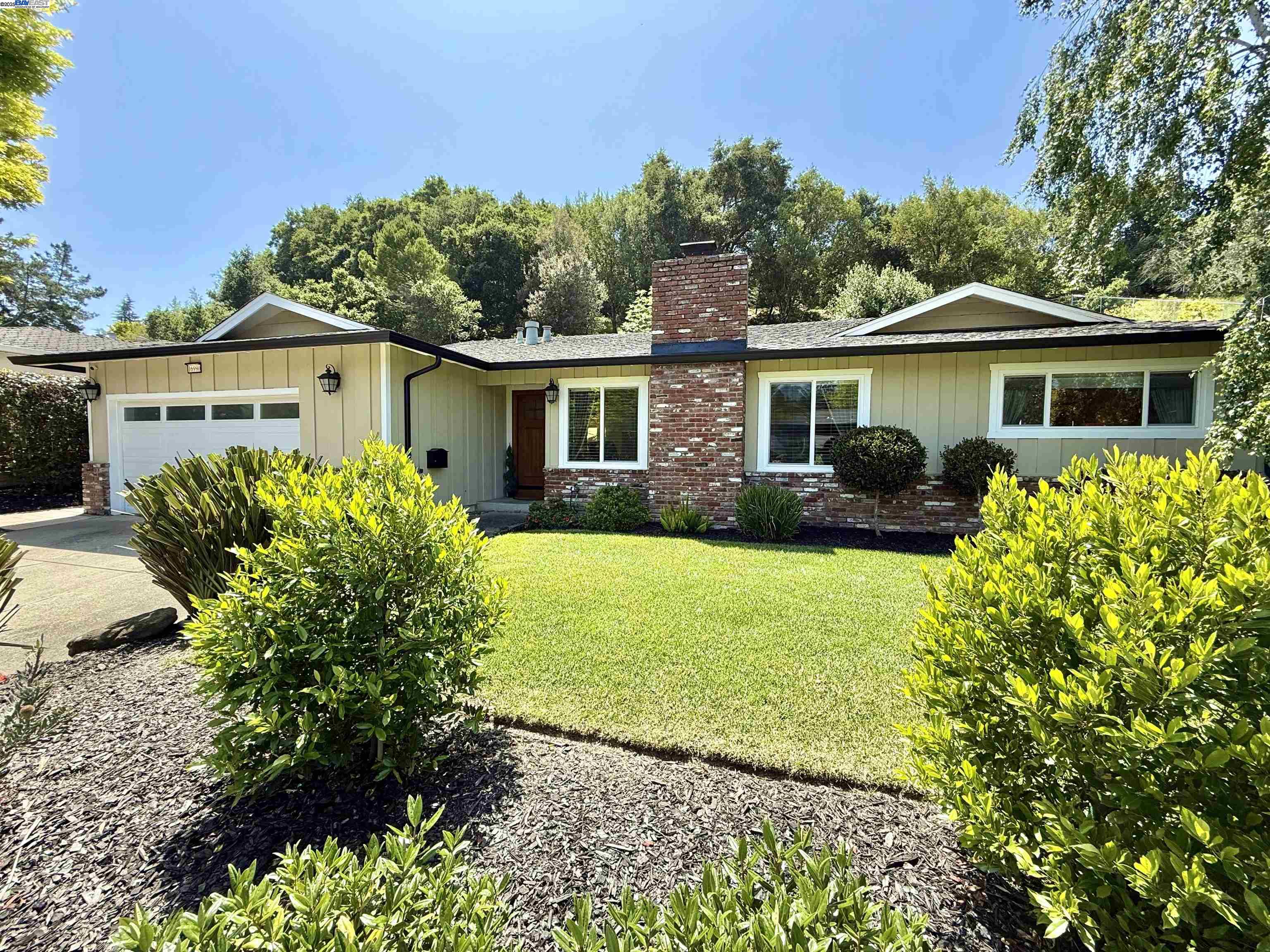 Detail Gallery Image 1 of 1 For 16990 Grovenor Dr, Castro Valley,  CA 94546 - 3 Beds | 3 Baths