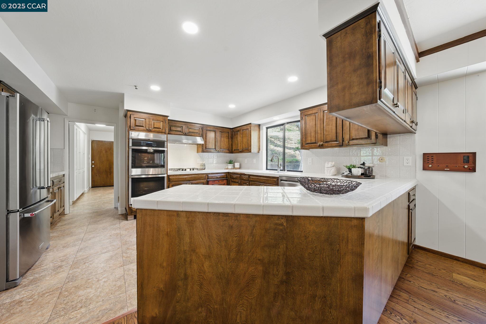 Detail Gallery Image 18 of 60 For 3938 Los Arabis Dr, Lafayette,  CA 94549 - 4 Beds | 4 Baths