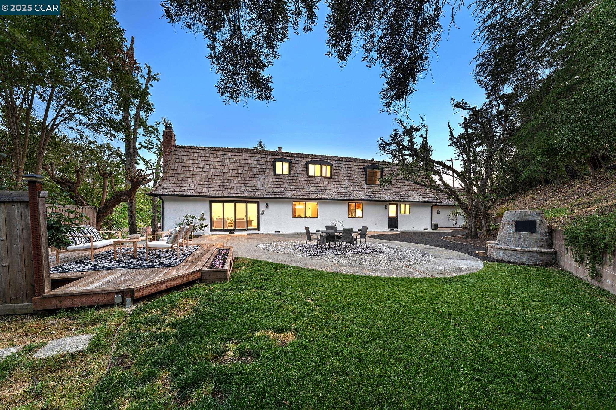 Detail Gallery Image 4 of 60 For 3938 Los Arabis Dr, Lafayette,  CA 94549 - 4 Beds | 4 Baths