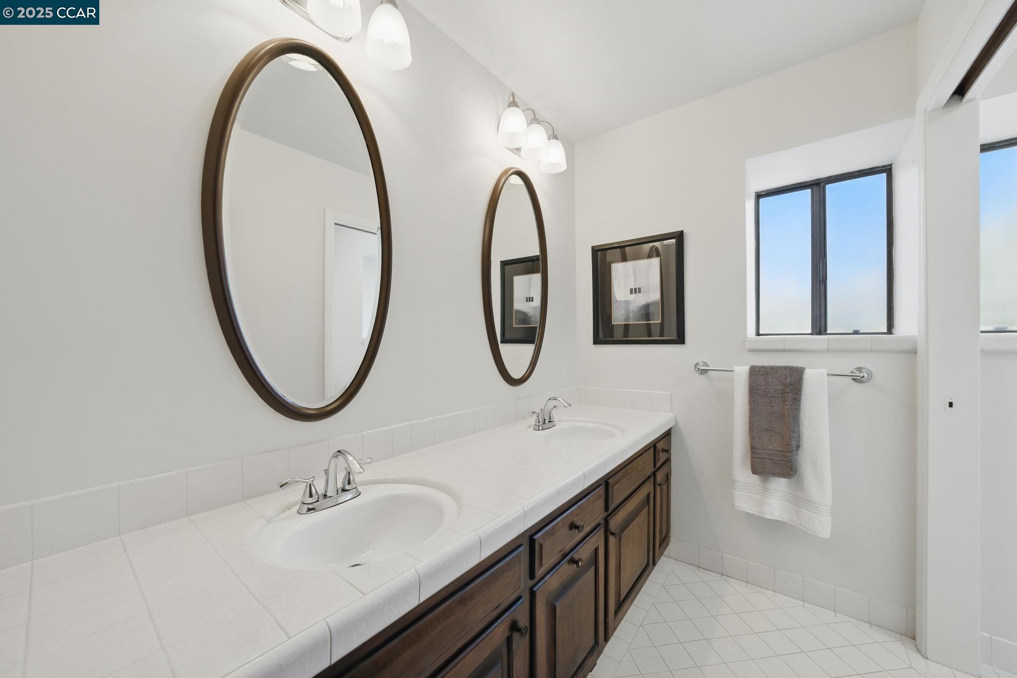 Detail Gallery Image 34 of 60 For 3938 Los Arabis Dr, Lafayette,  CA 94549 - 4 Beds | 4 Baths