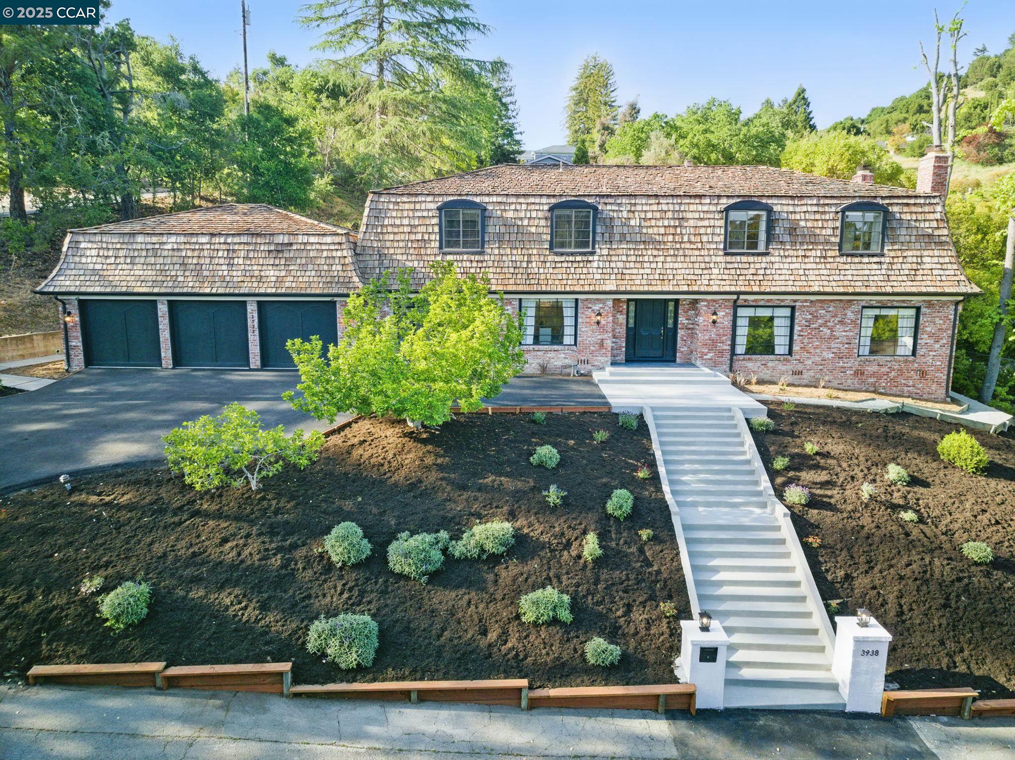 Detail Gallery Image 5 of 60 For 3938 Los Arabis Dr, Lafayette,  CA 94549 - 4 Beds | 4 Baths