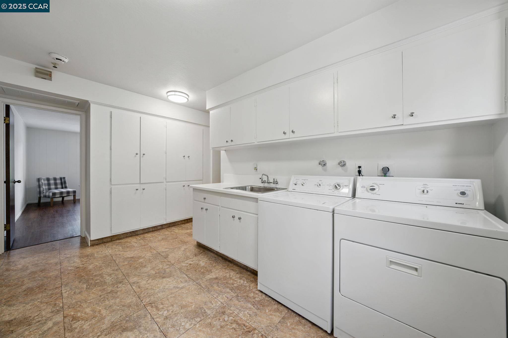 Detail Gallery Image 45 of 60 For 3938 Los Arabis Dr, Lafayette,  CA 94549 - 4 Beds | 4 Baths