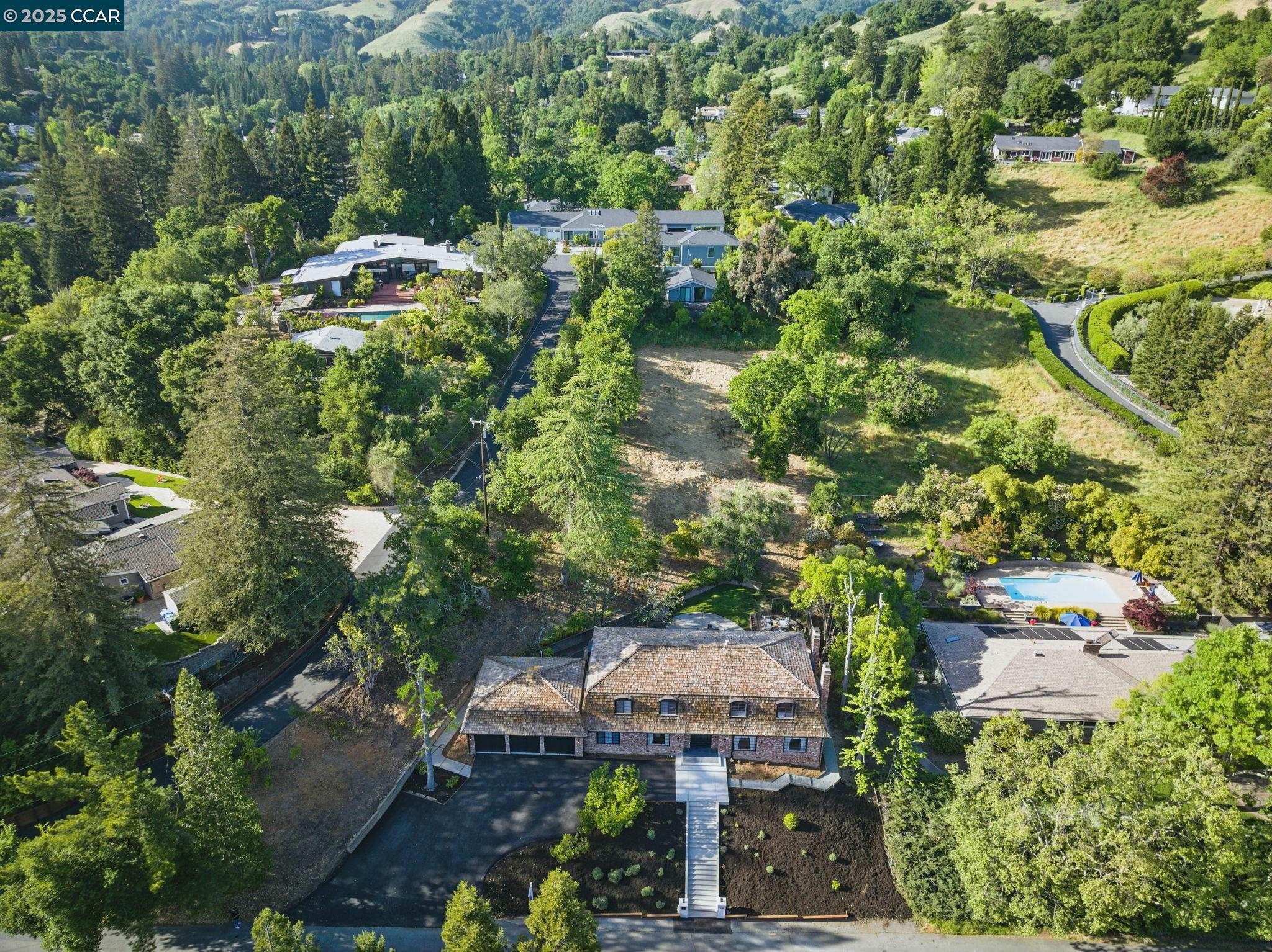 Detail Gallery Image 6 of 60 For 3938 Los Arabis Dr, Lafayette,  CA 94549 - 4 Beds | 4 Baths