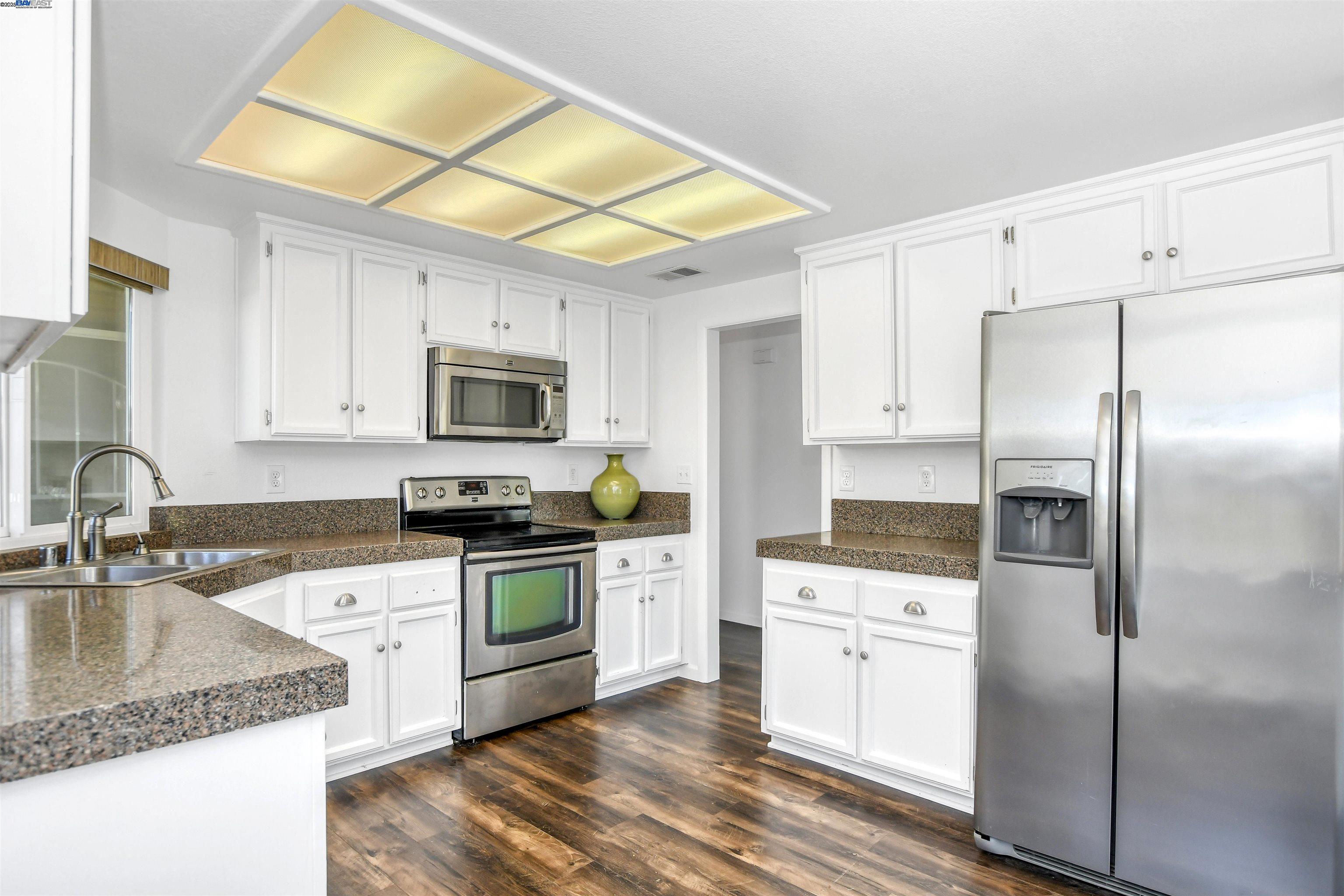Detail Gallery Image 14 of 31 For 218 Pelican Loop, Pittsburg,  CA 94565 - 3 Beds | 2 Baths