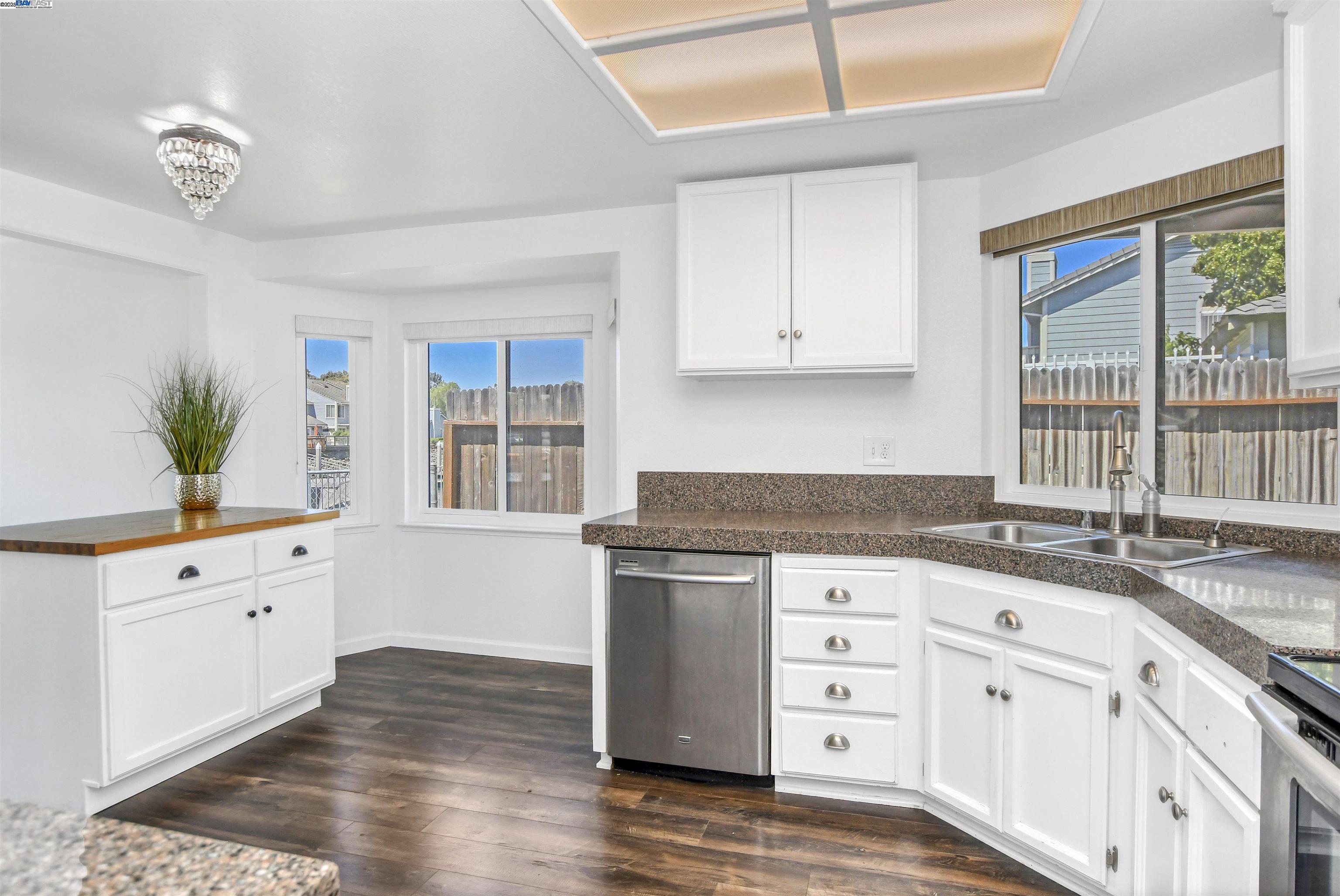 Detail Gallery Image 15 of 31 For 218 Pelican Loop, Pittsburg,  CA 94565 - 3 Beds | 2 Baths