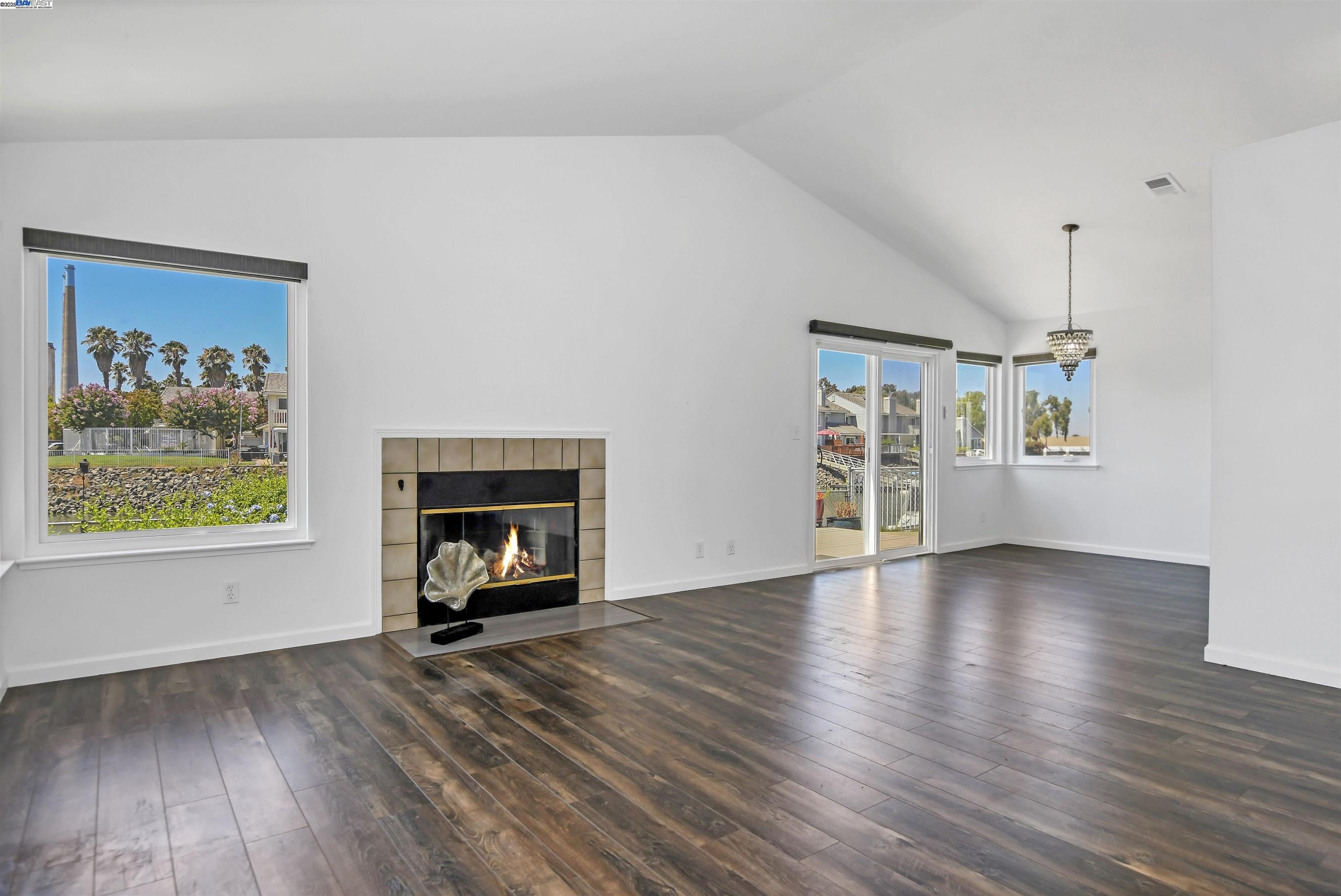 Detail Gallery Image 17 of 31 For 218 Pelican Loop, Pittsburg,  CA 94565 - 3 Beds | 2 Baths