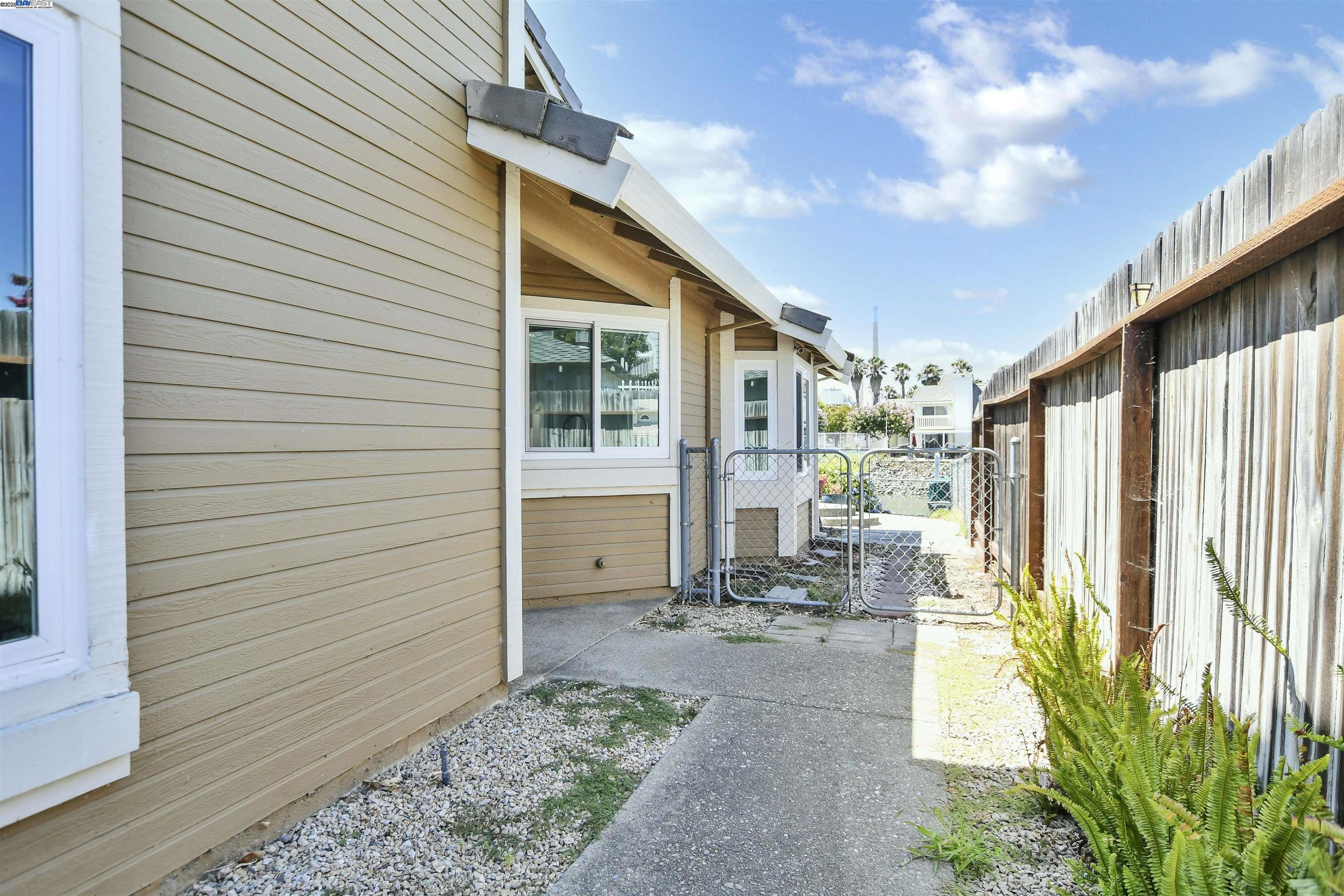 Detail Gallery Image 30 of 31 For 218 Pelican Loop, Pittsburg,  CA 94565 - 3 Beds | 2 Baths