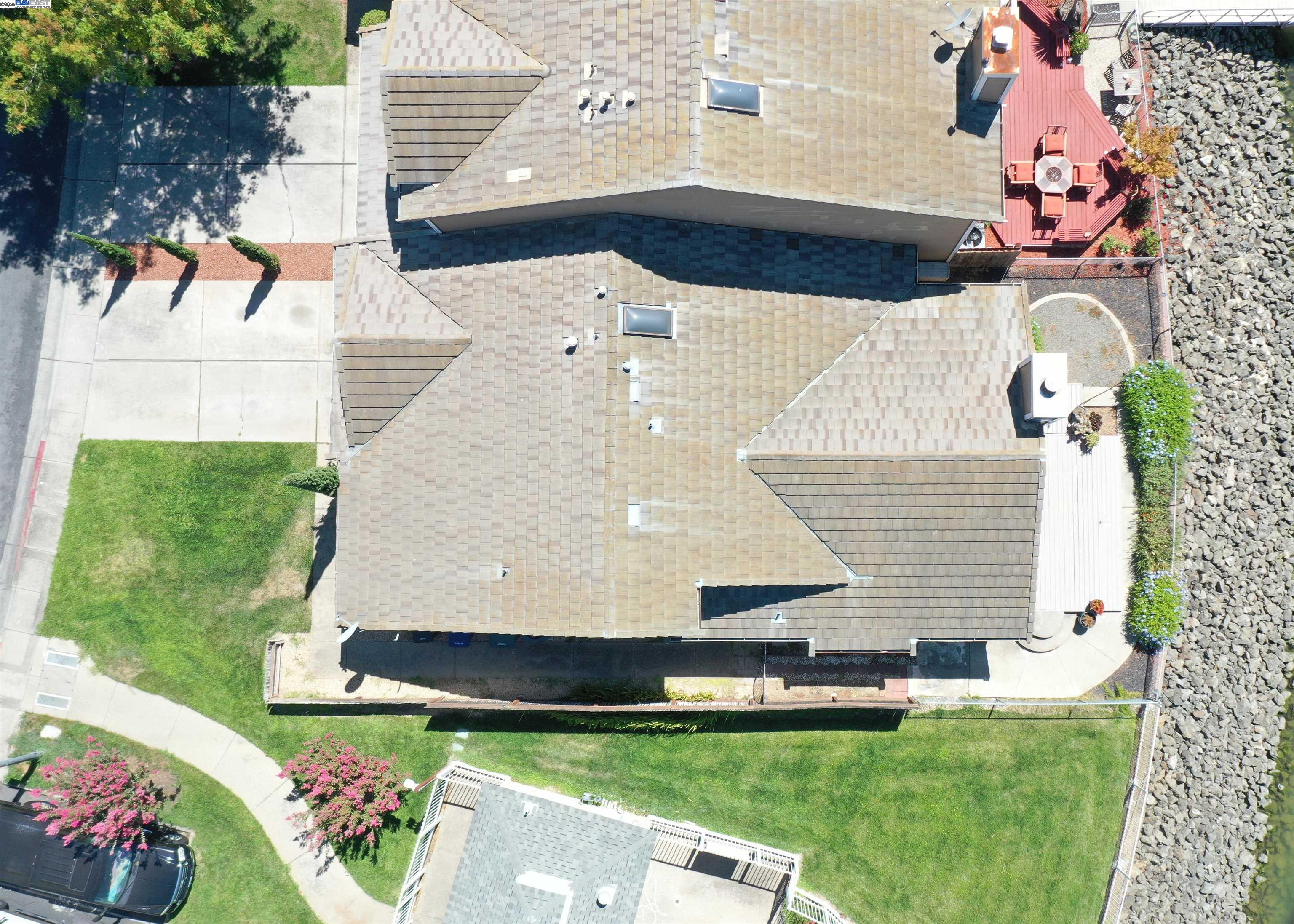 Detail Gallery Image 5 of 31 For 218 Pelican Loop, Pittsburg,  CA 94565 - 3 Beds | 2 Baths