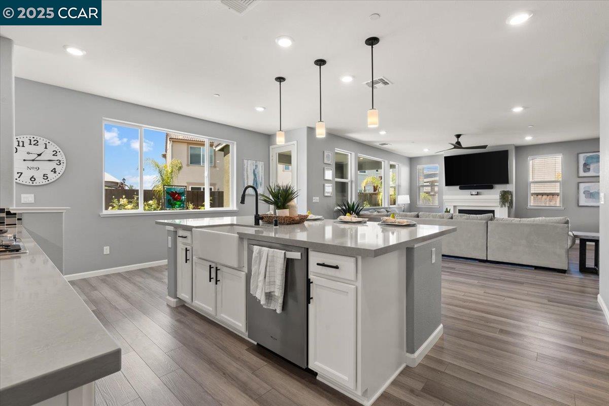 Detail Gallery Image 11 of 46 For 405 Avanti Way, Oakley,  CA 94561 - 4 Beds | 3 Baths