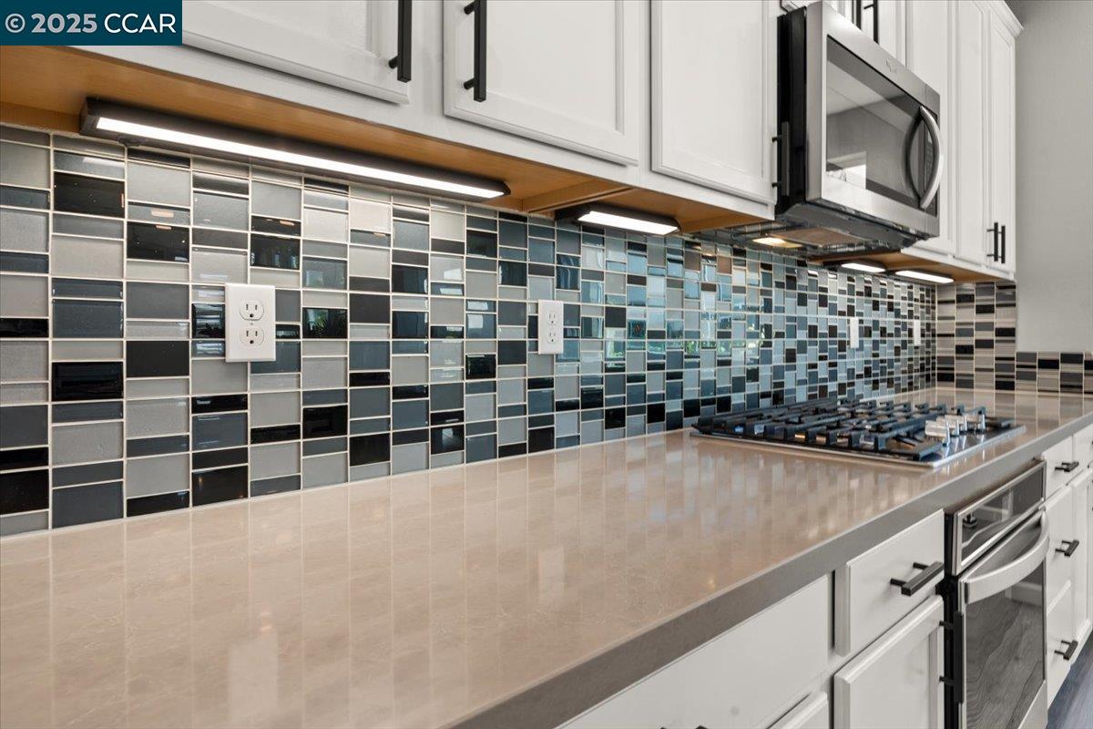 Detail Gallery Image 12 of 46 For 405 Avanti Way, Oakley,  CA 94561 - 4 Beds | 3 Baths