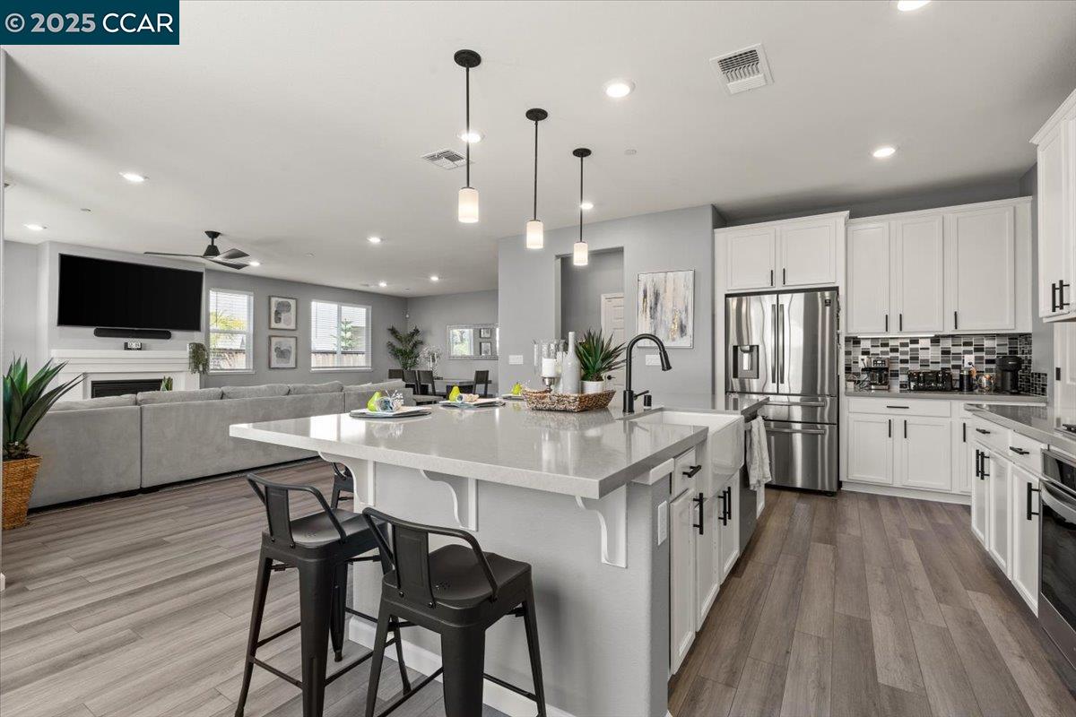 Detail Gallery Image 13 of 46 For 405 Avanti Way, Oakley,  CA 94561 - 4 Beds | 3 Baths
