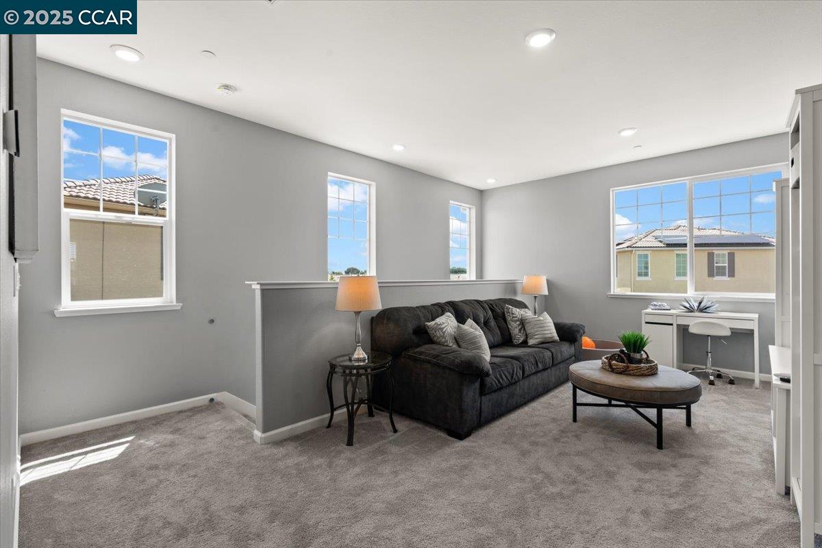 Detail Gallery Image 17 of 46 For 405 Avanti Way, Oakley,  CA 94561 - 4 Beds | 3 Baths