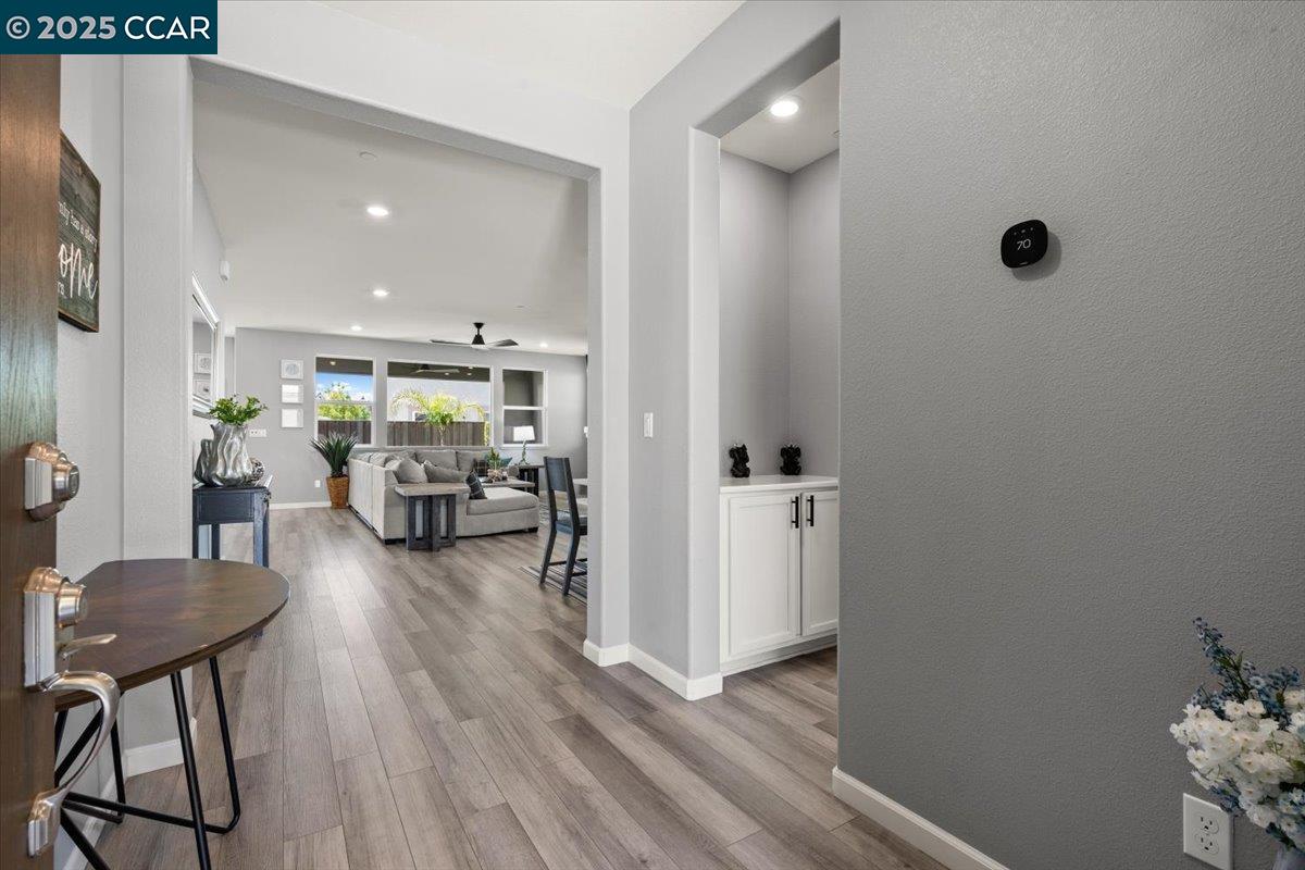 Detail Gallery Image 6 of 46 For 405 Avanti Way, Oakley,  CA 94561 - 4 Beds | 3 Baths