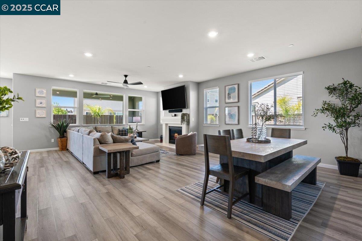 Detail Gallery Image 7 of 46 For 405 Avanti Way, Oakley,  CA 94561 - 4 Beds | 3 Baths