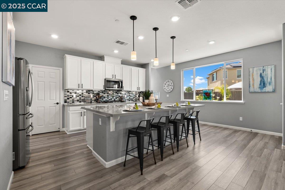 Detail Gallery Image 10 of 46 For 405 Avanti Way, Oakley,  CA 94561 - 4 Beds | 3 Baths