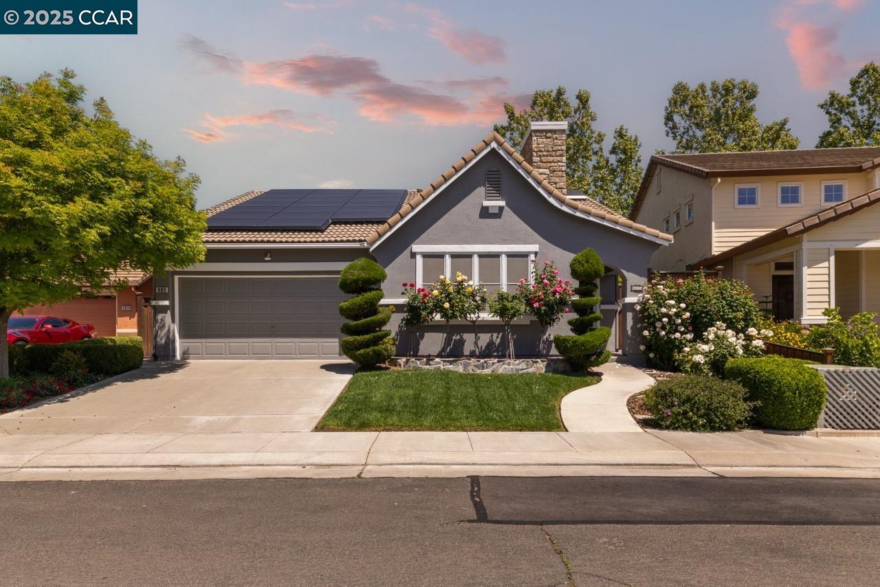 Detail Gallery Image 1 of 44 For 605 Laugenour Dr, Woodland,  CA 95776 - 3 Beds | 2 Baths