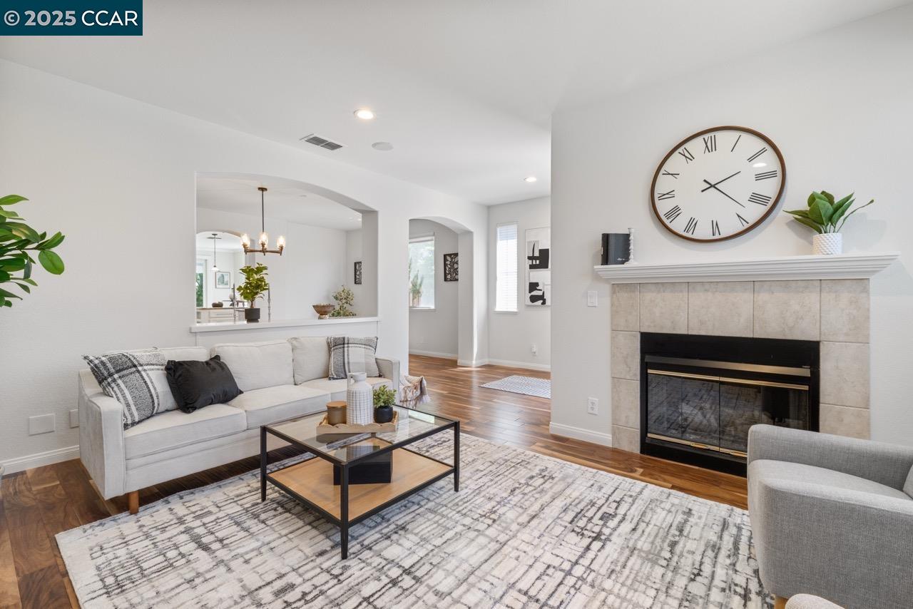 Detail Gallery Image 3 of 44 For 605 Laugenour Dr, Woodland,  CA 95776 - 3 Beds | 2 Baths