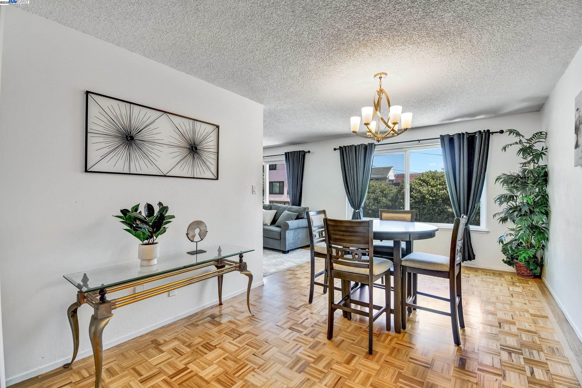 Detail Gallery Image 11 of 39 For 1316 Bowdoin St, San Francisco,  CA 94134 - 5 Beds | 2/1 Baths