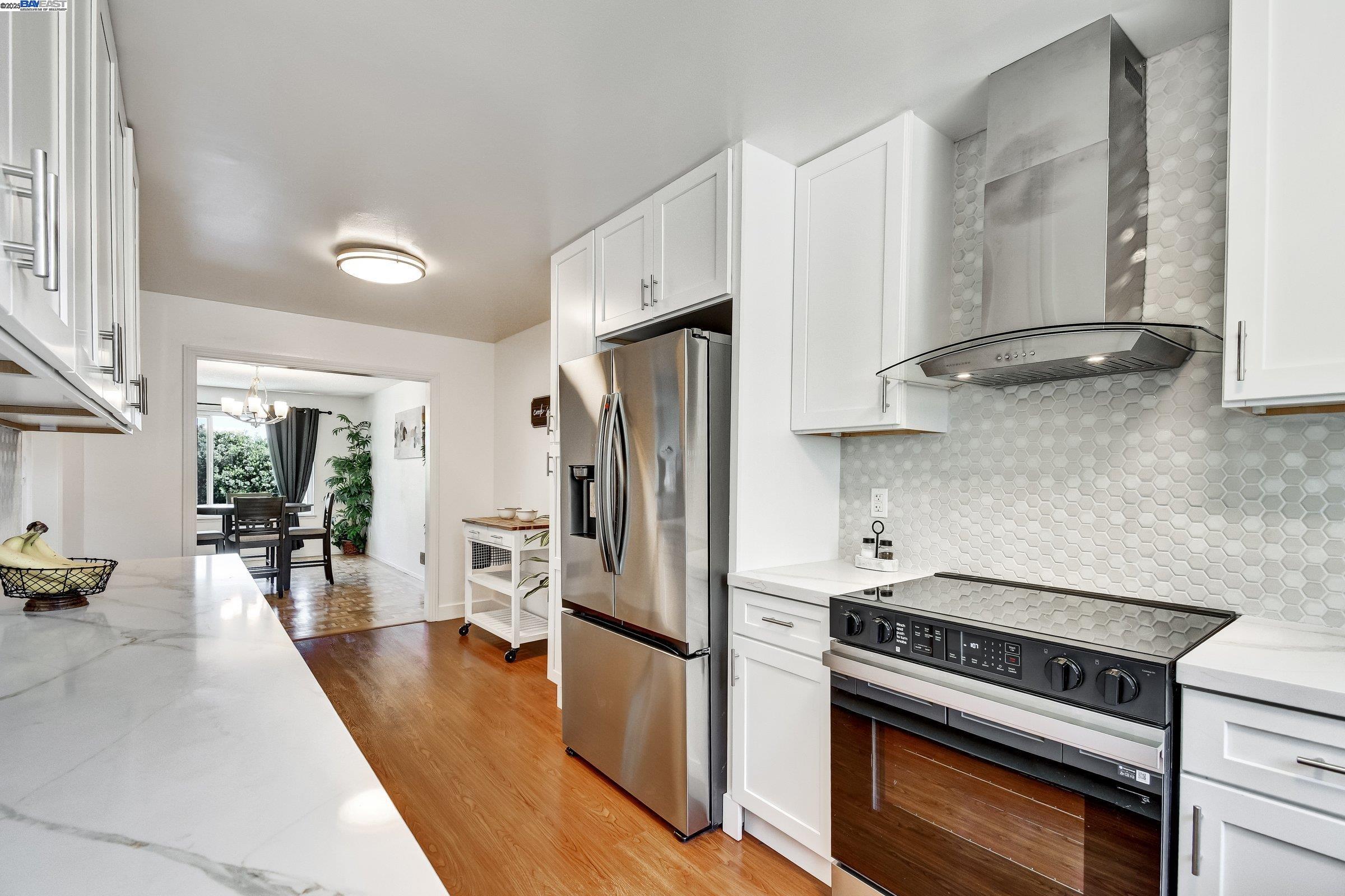 Detail Gallery Image 13 of 39 For 1316 Bowdoin St, San Francisco,  CA 94134 - 5 Beds | 2/1 Baths
