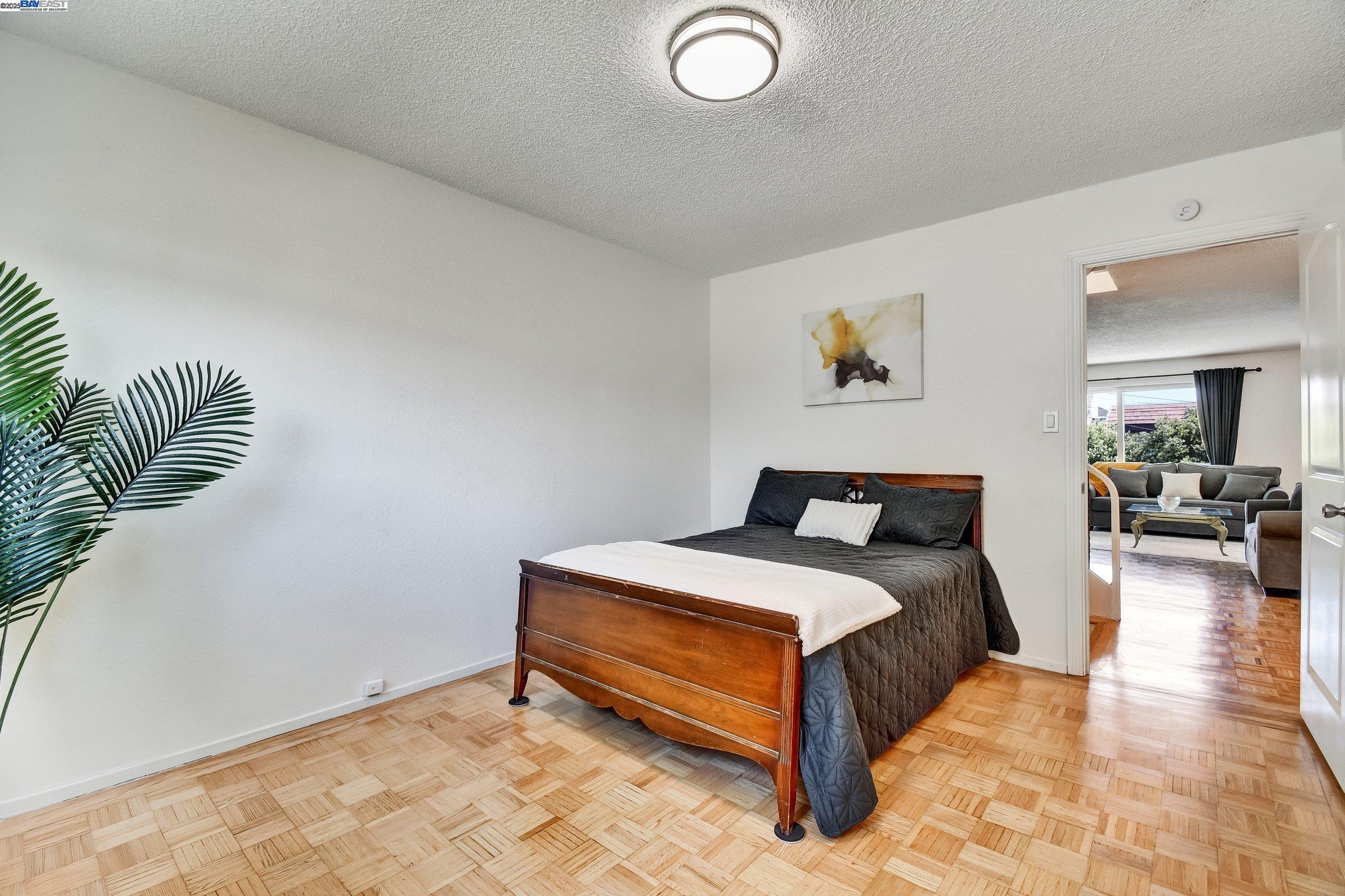 Detail Gallery Image 16 of 39 For 1316 Bowdoin St, San Francisco,  CA 94134 - 5 Beds | 2/1 Baths