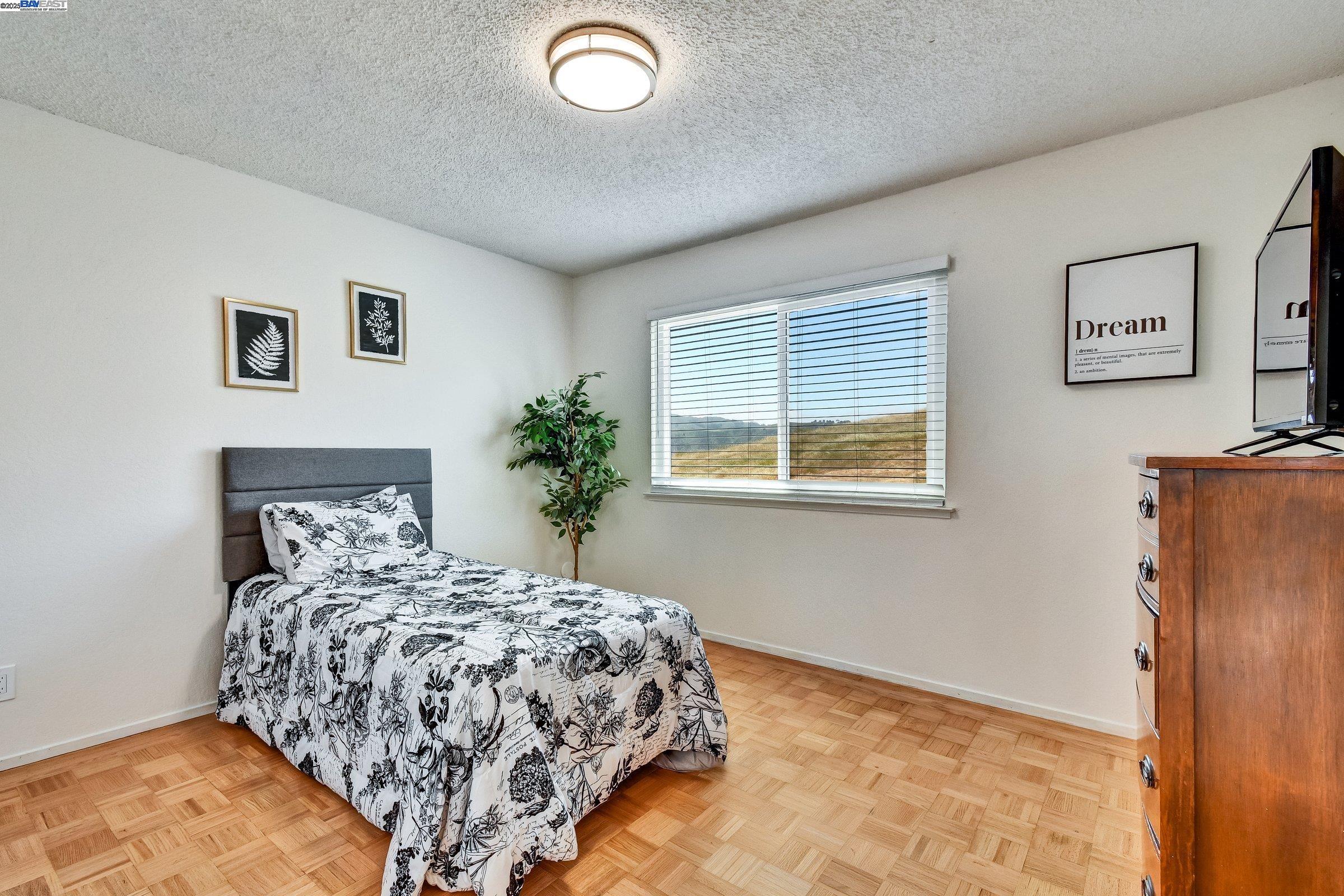 Detail Gallery Image 22 of 39 For 1316 Bowdoin St, San Francisco,  CA 94134 - 5 Beds | 2/1 Baths